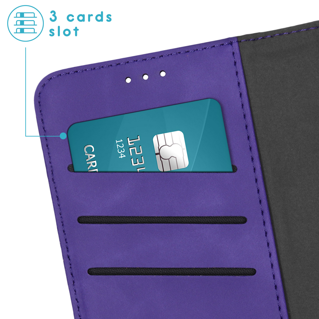 Paarse telefoonhoes met een creditcard erin. 3 kaartsleuven.