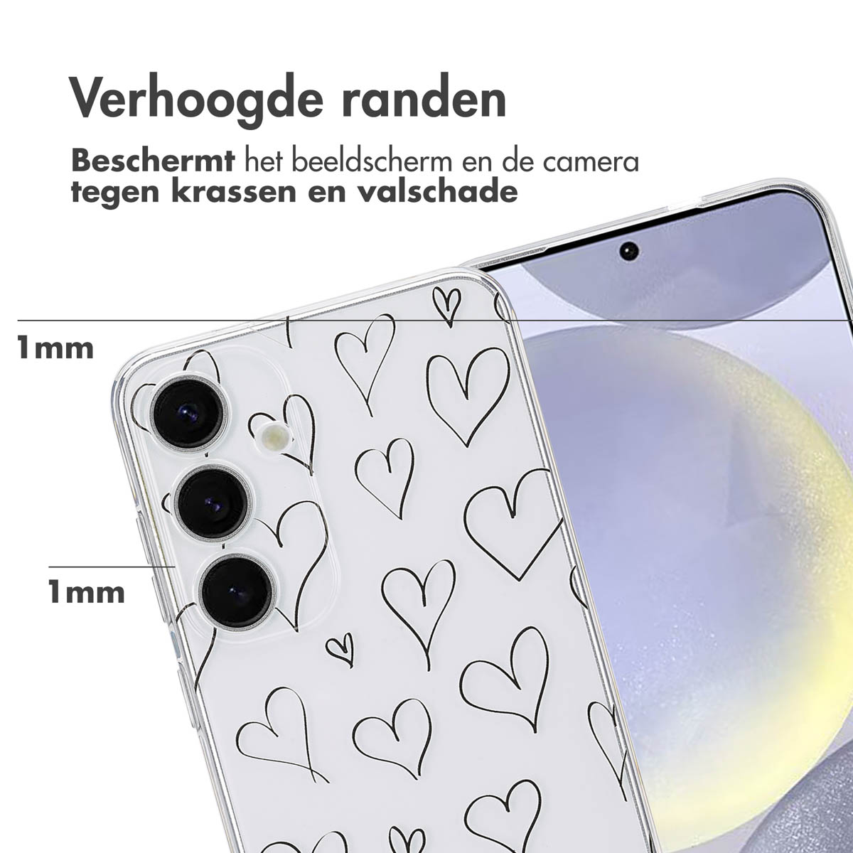 Coque de téléphone avec des cœurs blancs sur fond transparent, téléphone avec trois caméras.