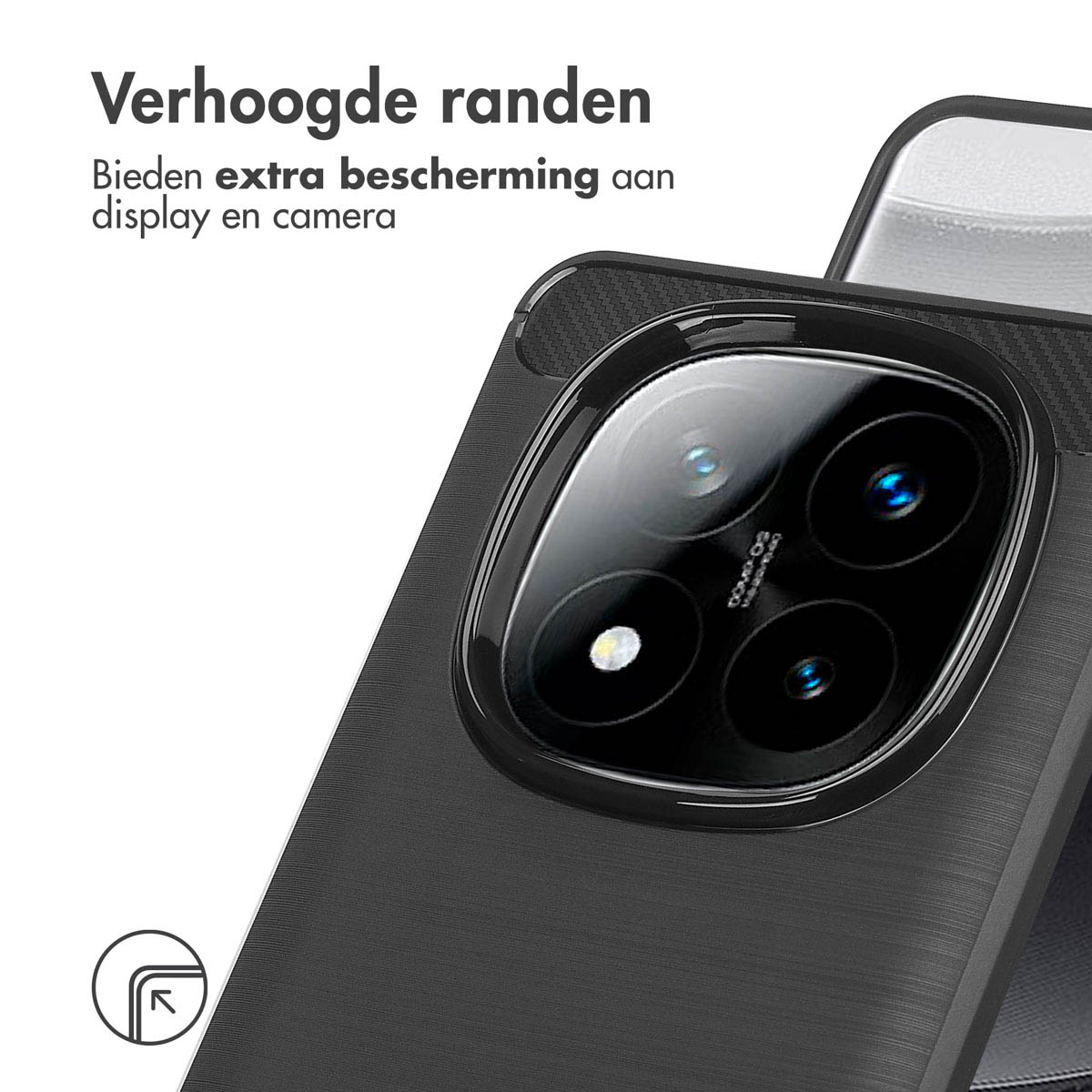 Zwart telefoonhoesje met verhoogde randen om het display en de camera te beschermen. De telefoon is zichtbaar.