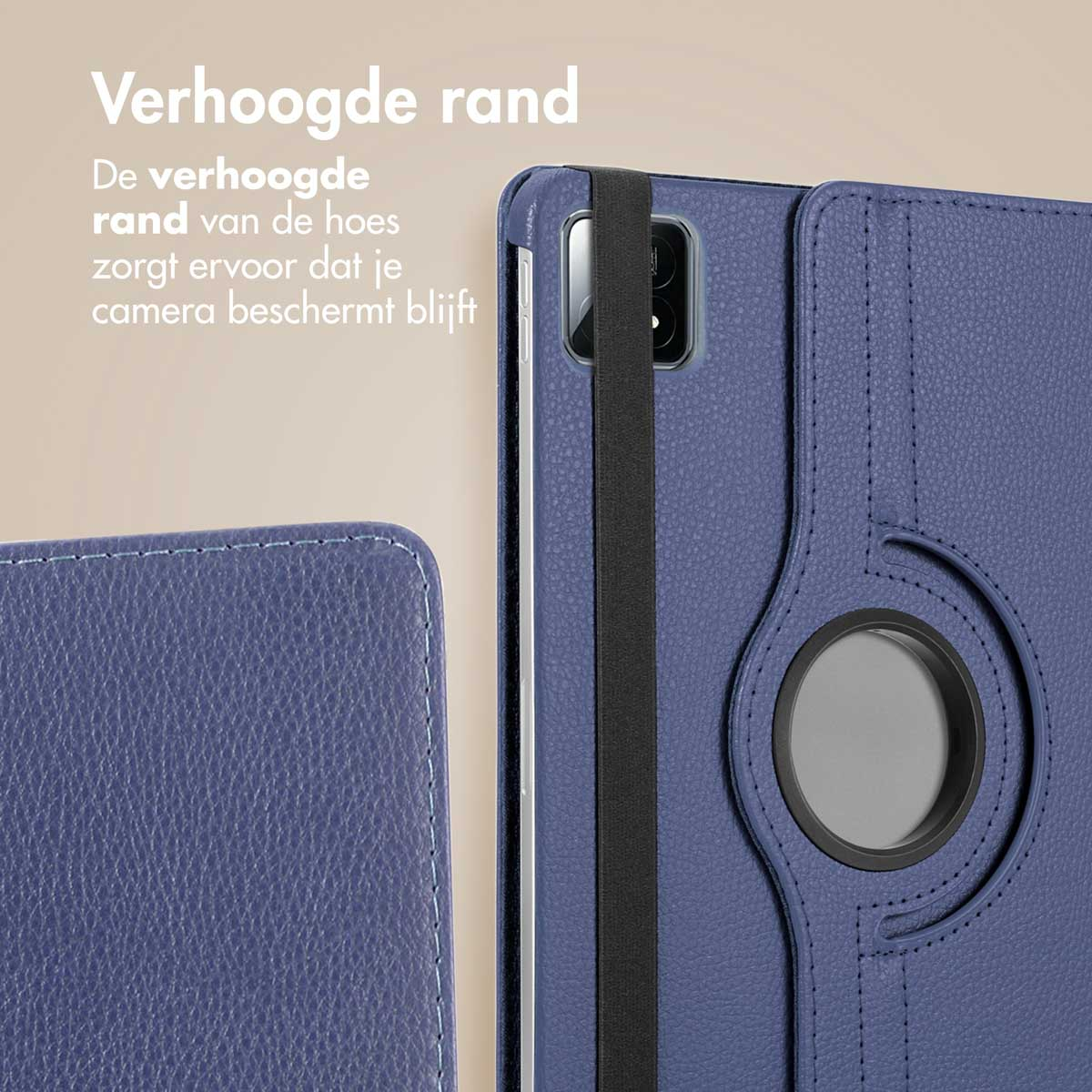 Gros plan sur un étui de tablette bleu avec des bords surélevés. Une sangle noire fixe l'étui.