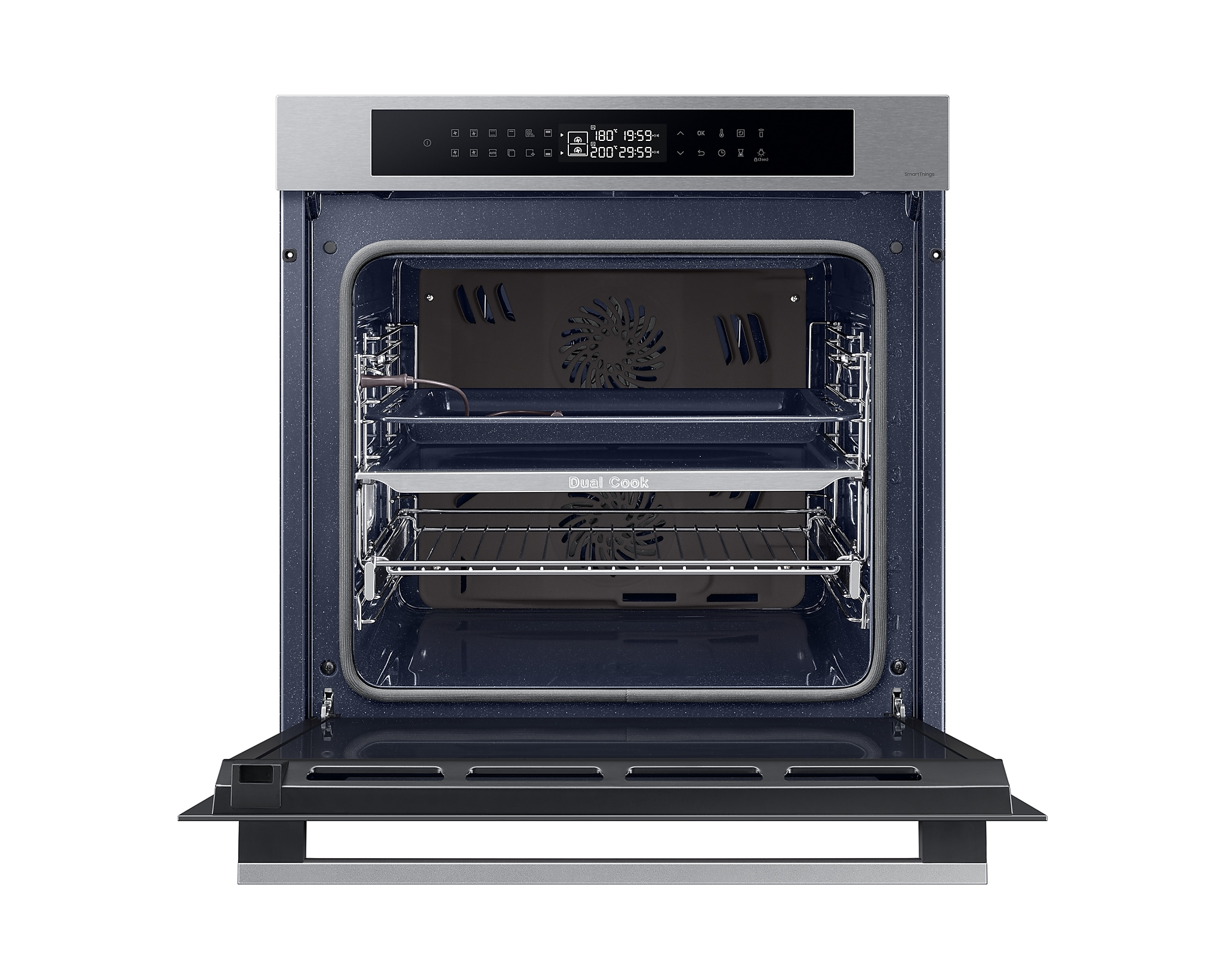 Interno del forno aperto. Due griglie all'interno, con etichetta Dual Cook. Display in alto.