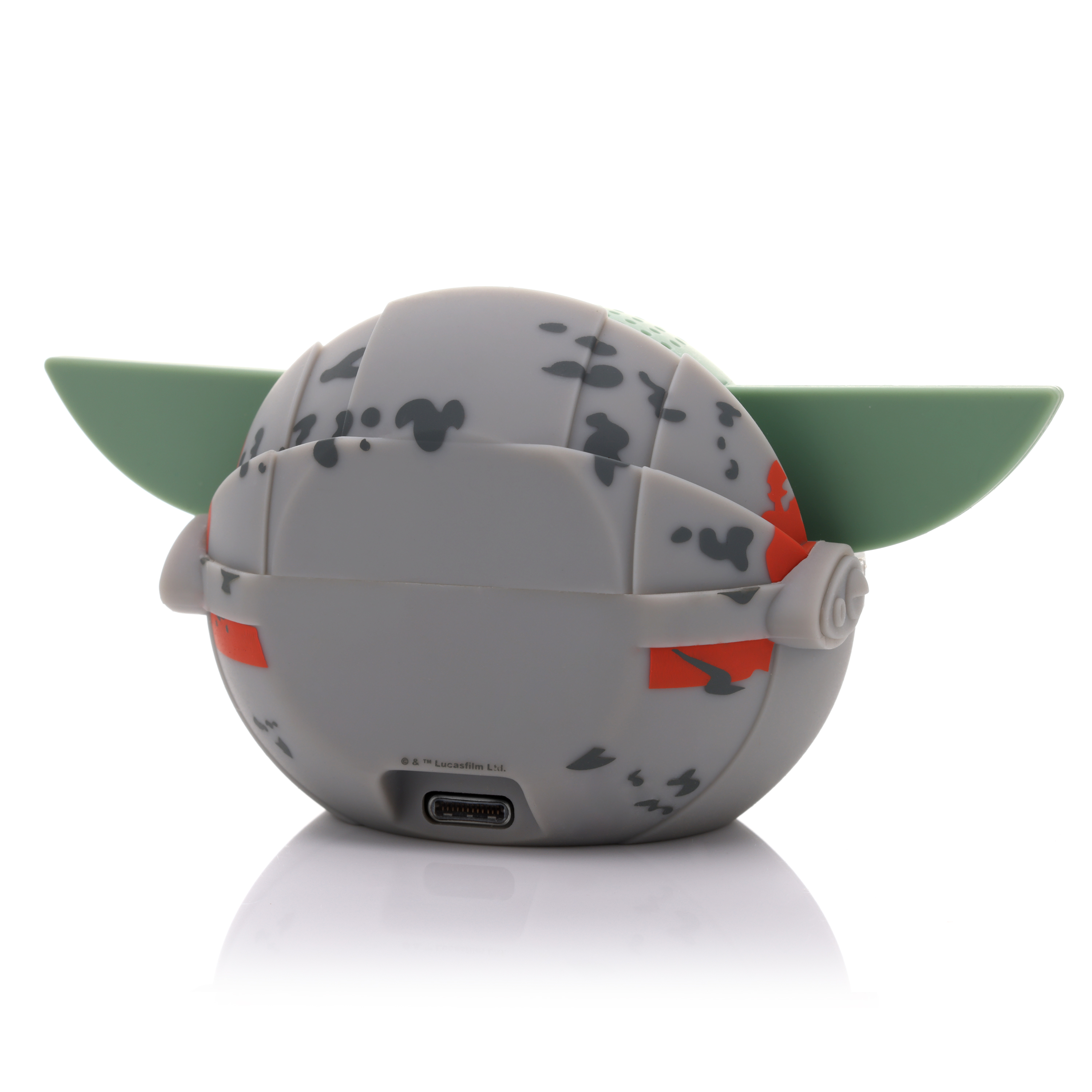 Funda de carga con temática de Grogu. La funda es gris con orejas verdes y detalles naranjas.