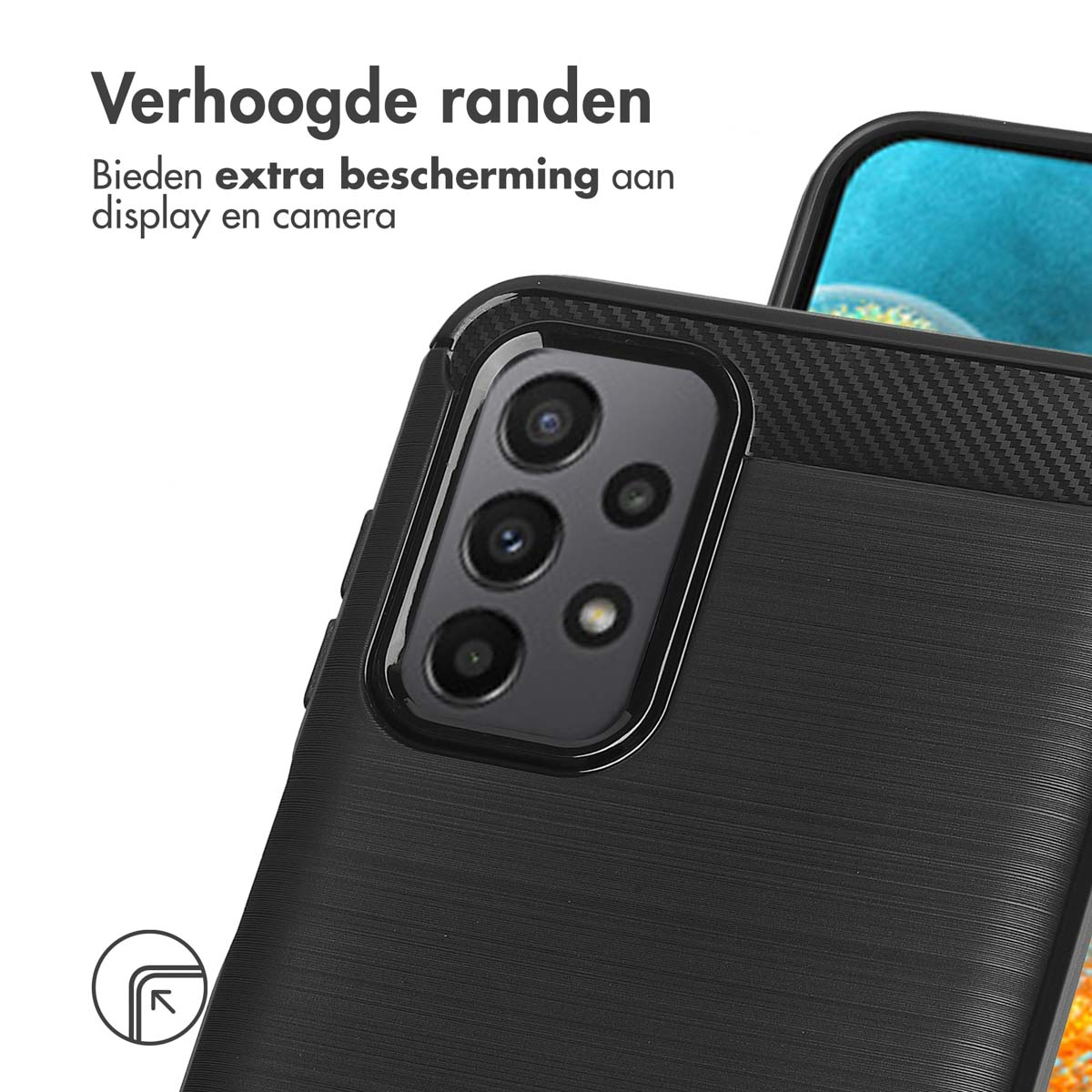 Une coque de téléphone noire avec des bords surélevés. La caméra est dans le coin. Téléphone noir à l'intérieur.