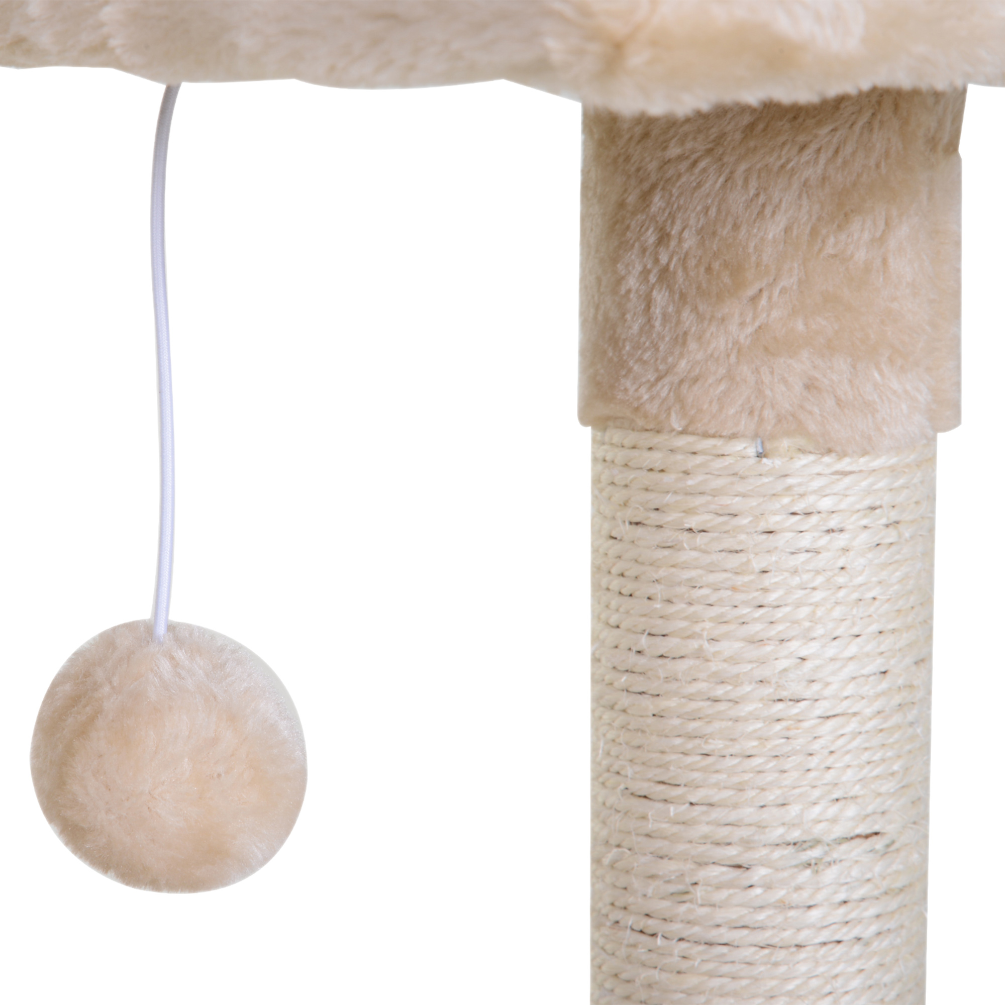 Primer plano de un árbol para gatos. Se muestra piel beige y cuerda trenzada. Una bola cuelga.