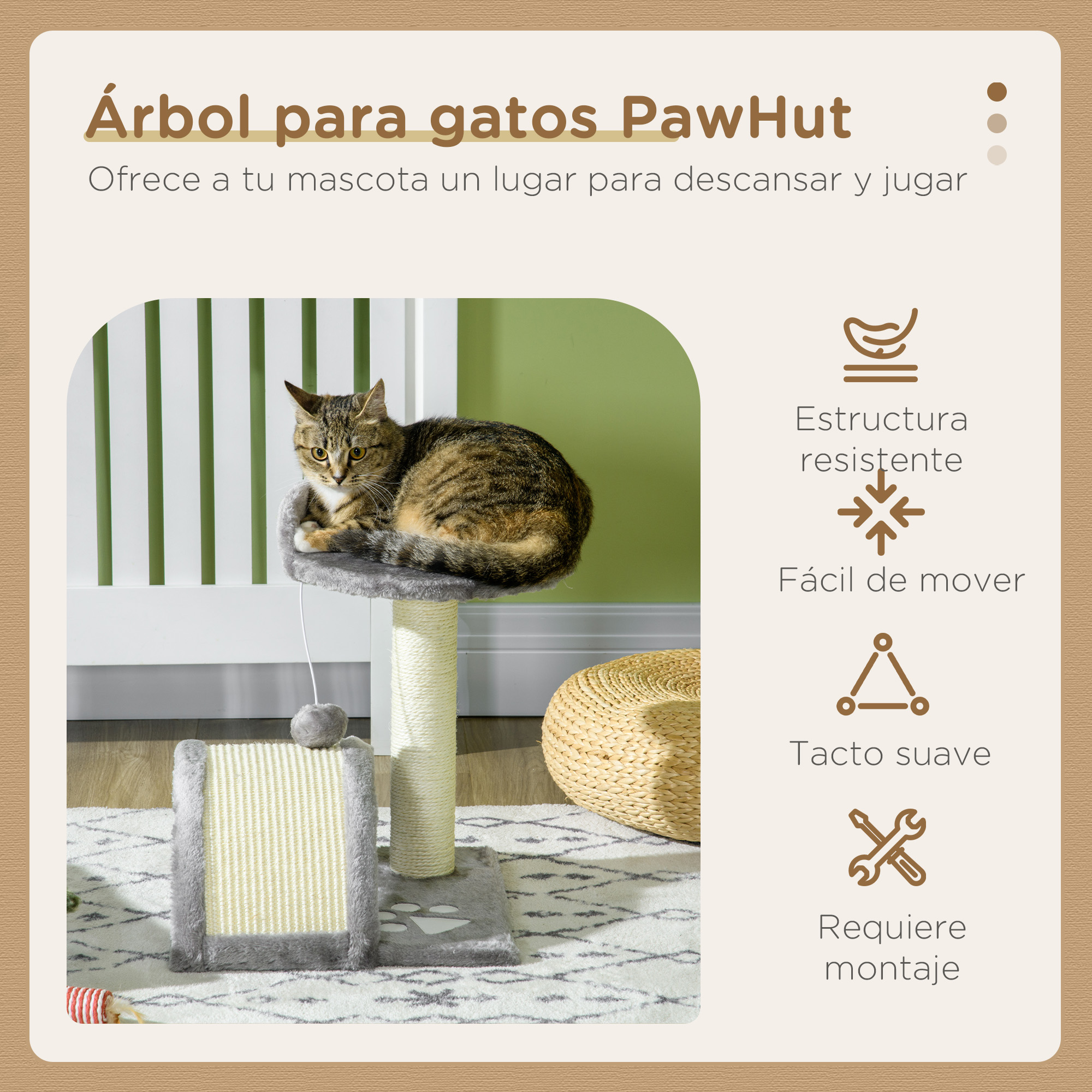 Un gato está en un árbol para gatos gris. El árbol tiene un rascador, una bola y una plataforma.