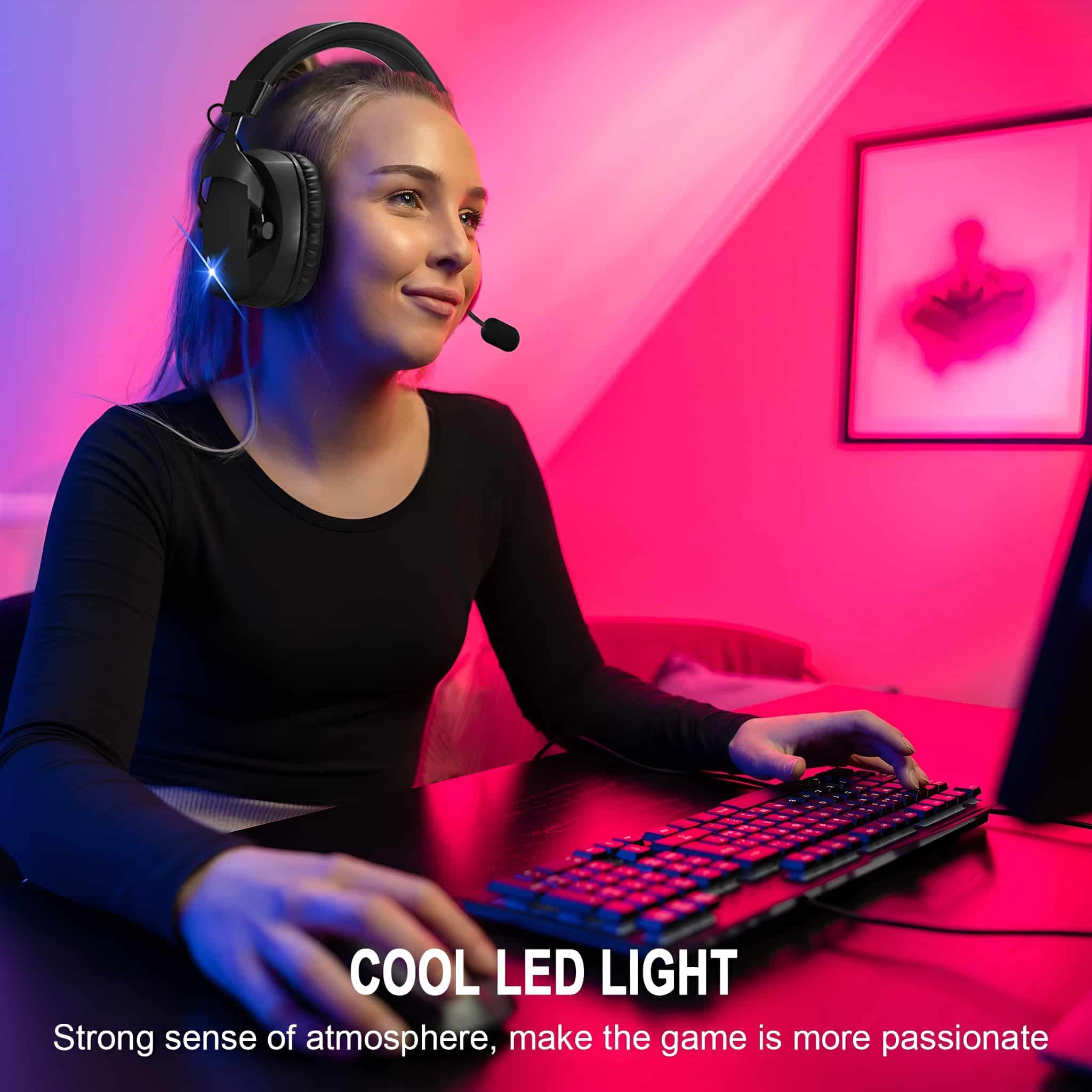 Eine Frau mit Kopfhörern spielt ein Spiel auf einer Tastatur. Der Raum ist mit LED-Lichtern beleuchtet.