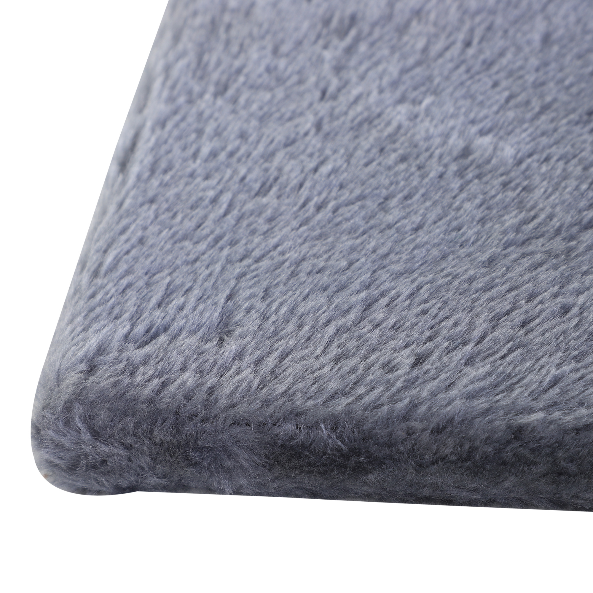 Primer plano de una tela gris, afelpada, con una superficie suave y texturizada.