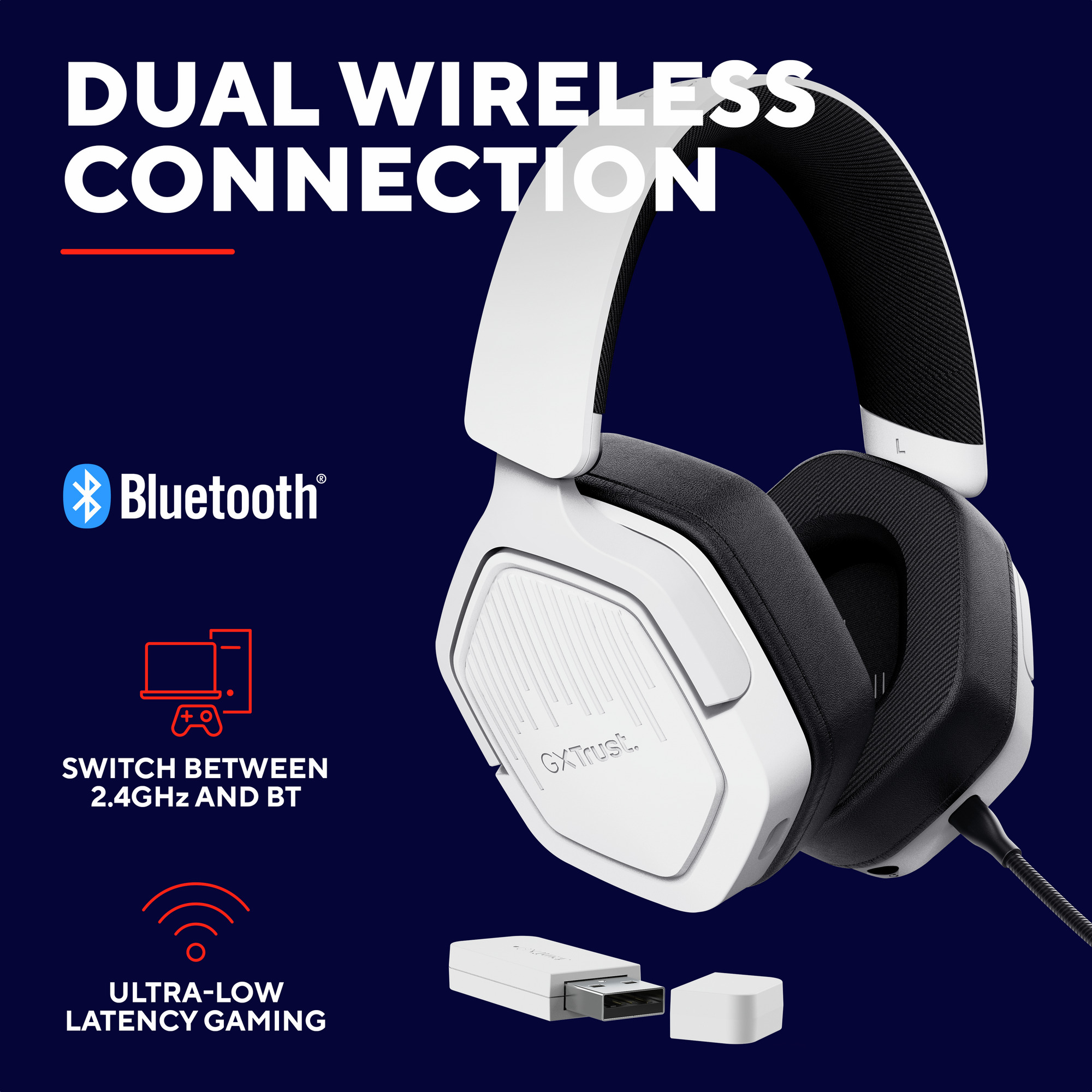 Witte gamingkoptelefoon met een USB-ontvanger. De koptelefoon staat op een blauwe achtergrond.