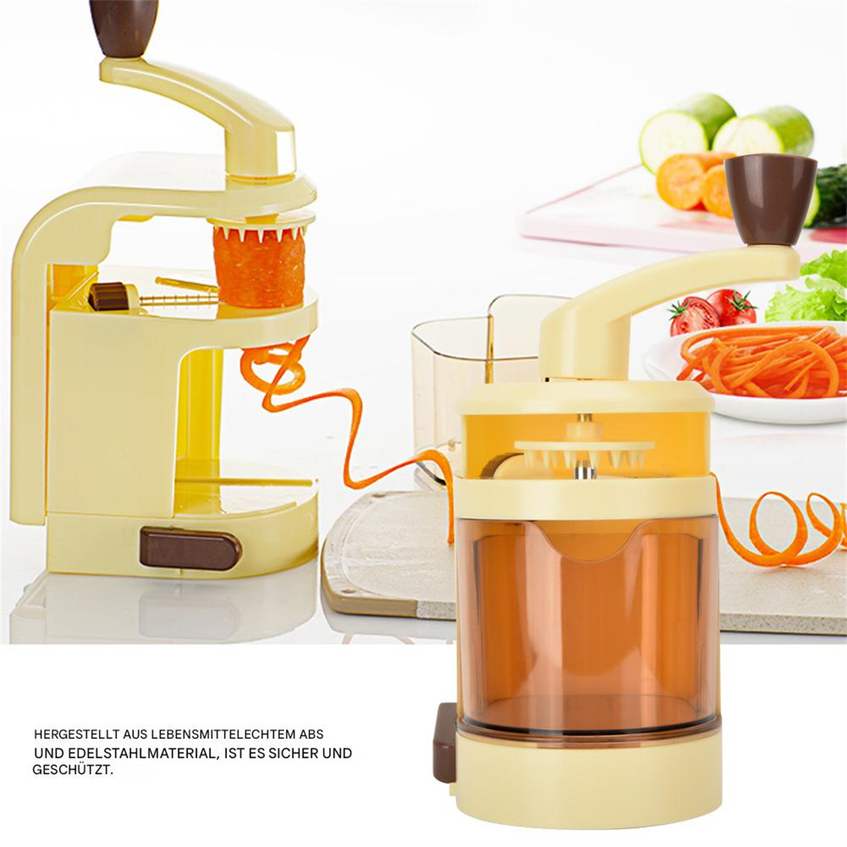 Zwei Gemüsespiralizer, einer mit Karottenspirale, einer mit Karotte.