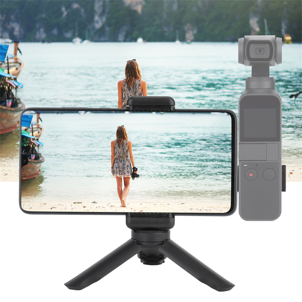 Frau am Strand spiegelt sich im Telefonbildschirm auf einem Stativ. Kamera oben. Strandhintergrund.