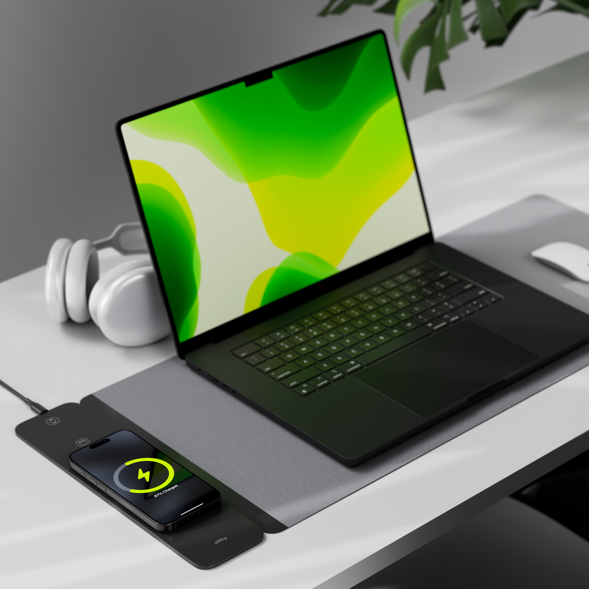 Laptop ładuje się na biurku. Telefon ładuje się po lewej. Słuchawki z boku.