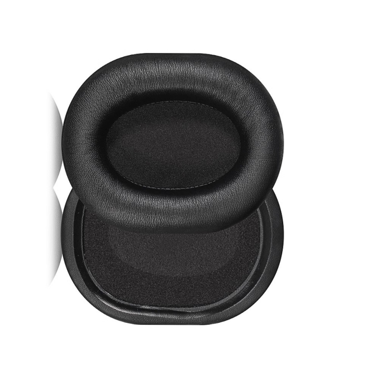 Dwie czarne poduszki nauszne do słuchawek, okrągły kształt z wewnętrzną siatką, białe tło.