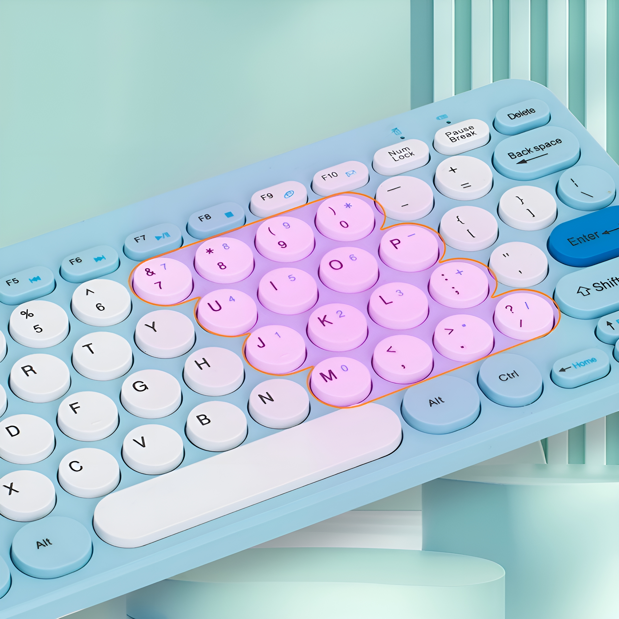 Eine blaue Tastatur mit hervorgehobenen Tasten. Die hervorgehobenen Tasten haben eine rosa Umrandung.