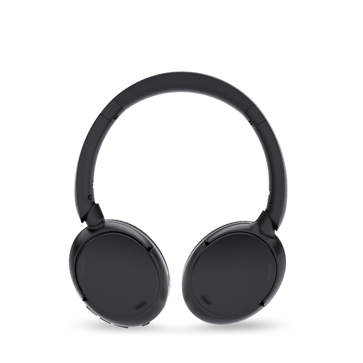 Auriculares negros sobre la oreja. Los auriculares están sobre un fondo blanco.