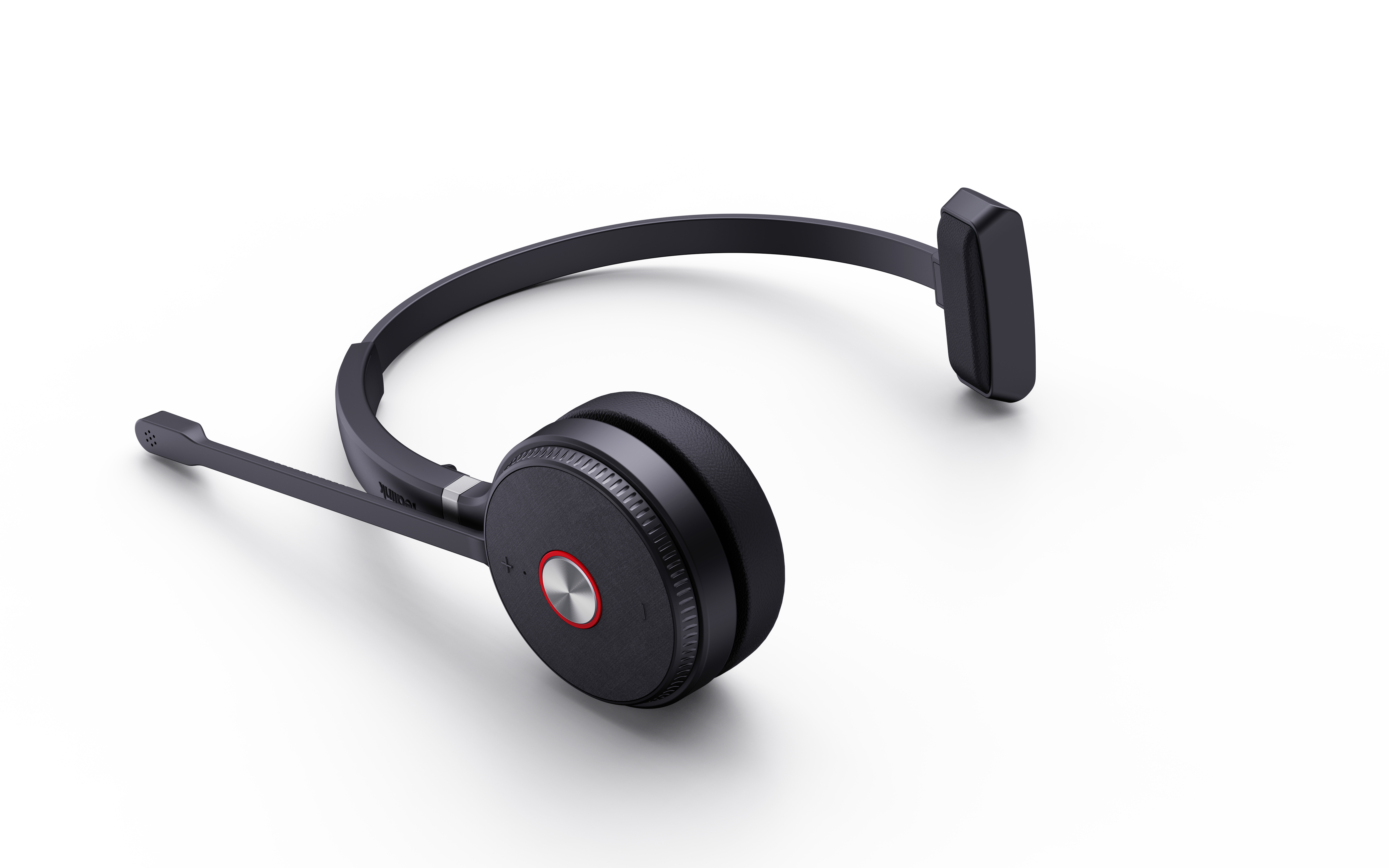 Auriculares negros con micrófono sobre una superficie blanca.