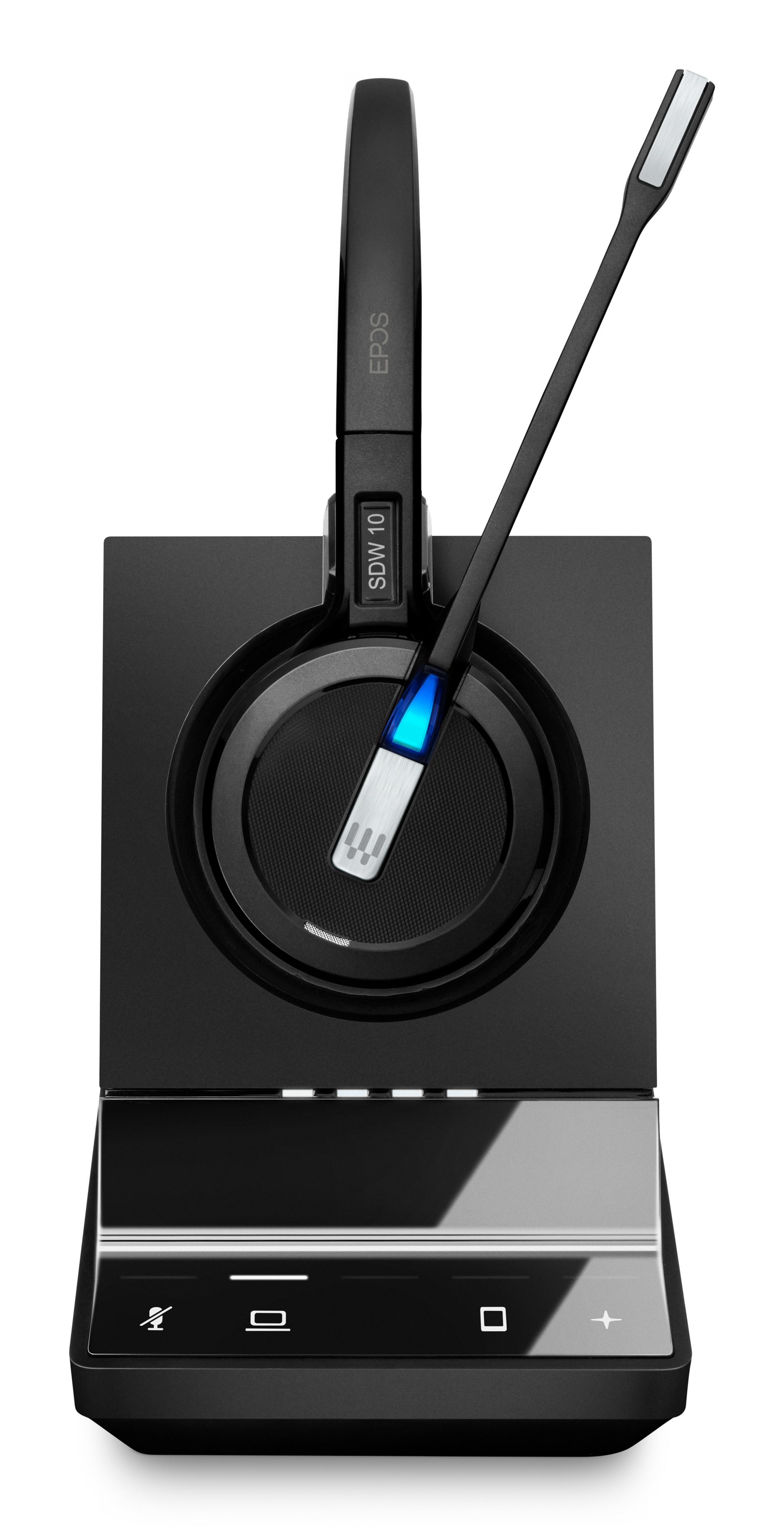Schwarzes Headset auf Ladestation. Mit Mikrofon und Bedienelementen. Sauberes, schlankes Design, weißer Hintergrund.