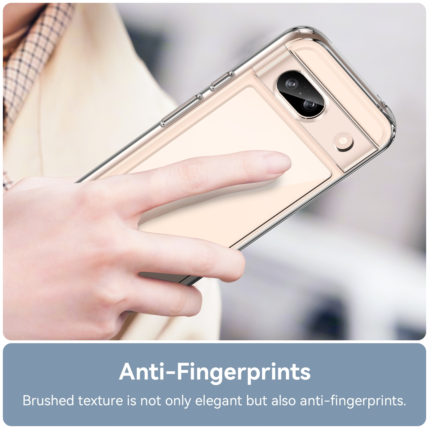 Eine transparente Handyhülle in einer Hand. Die Hülle ist auf einem Telefon mit Kamera und Fingerabdruckschutz.