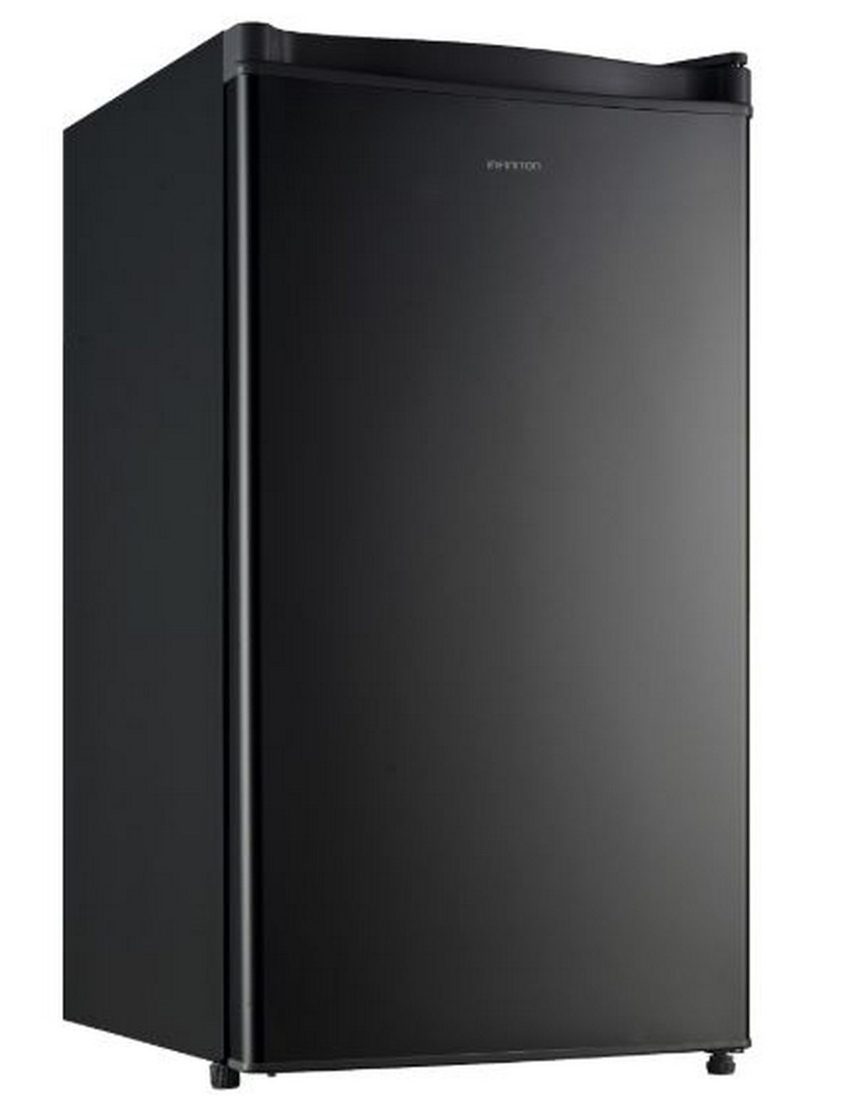 Mini-nevera negra, aislada sobre un fondo blanco. La puerta está cerrada.