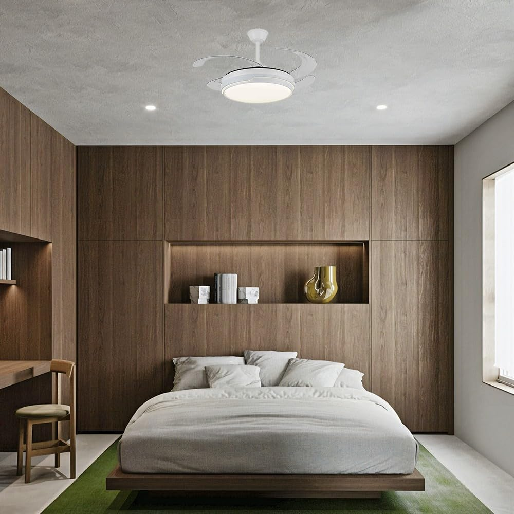 Un dormitorio con ventilador de techo, cama y paneles de pared de madera.