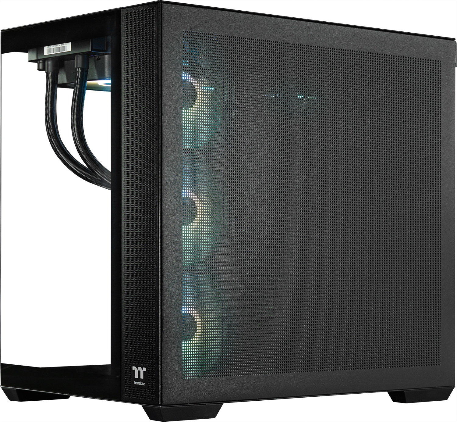 Ein schwarzes Computergehäuse mit perforierter Frontplatte und Glas-Seitenwand.