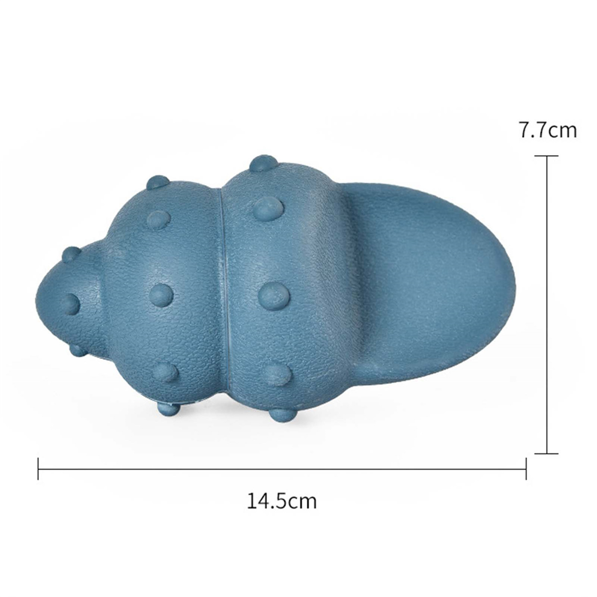 Blaues, unebenes Spielzeug in ovaler Form, 14,5 cm lang, mit einer Höhe von 7,7 cm.