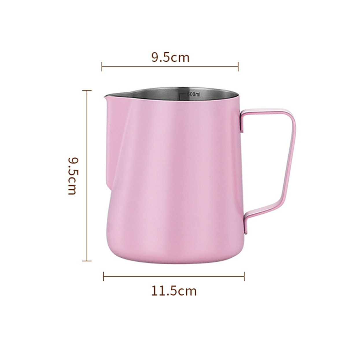 Eine pinkfarbene Milchkanne mit den Maßen: 9,5 cm x 9,5 cm x 11,5 cm. Die Innenseite ist silber.