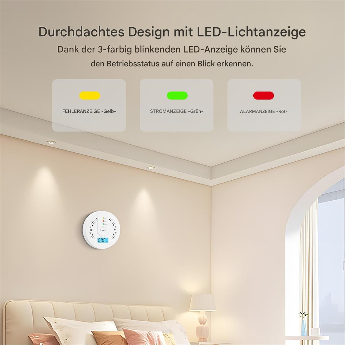Ein Rauchmelder an einer beigen Decke, mit drei Anzeigelichtern. Gelbe, grüne und rote Lichter werden gezeigt.