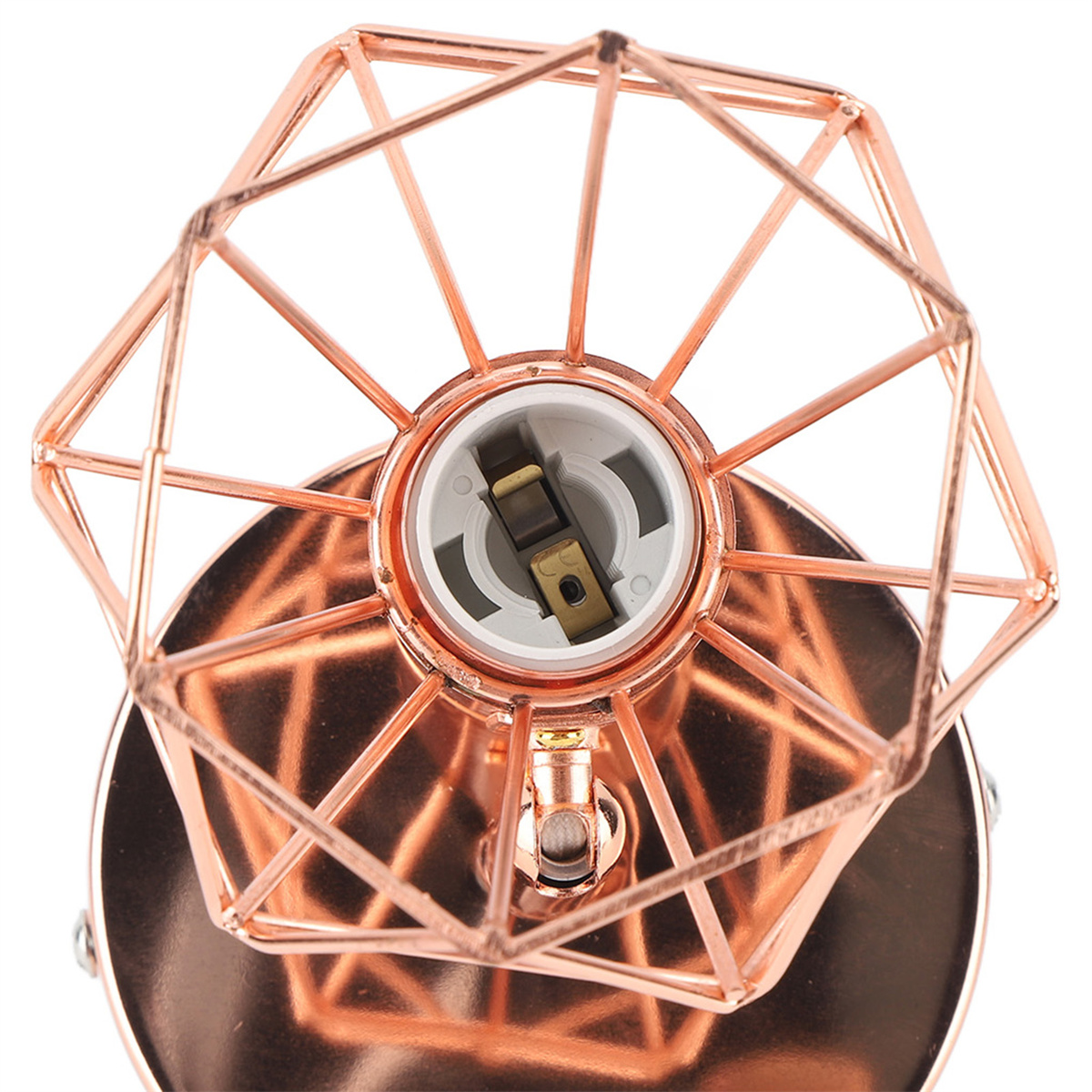 Roségoldene Lampe, Nahaufnahme. Sie hat ein geometrisches Käfigdesign.