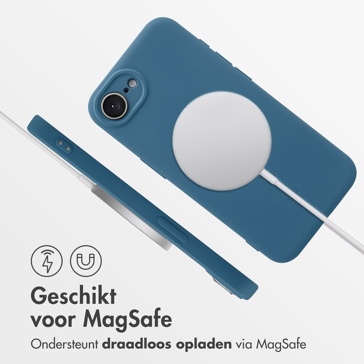 Une coque de téléphone bleue avec un chargeur MagSafe blanc fixé à l'arrière du téléphone.
