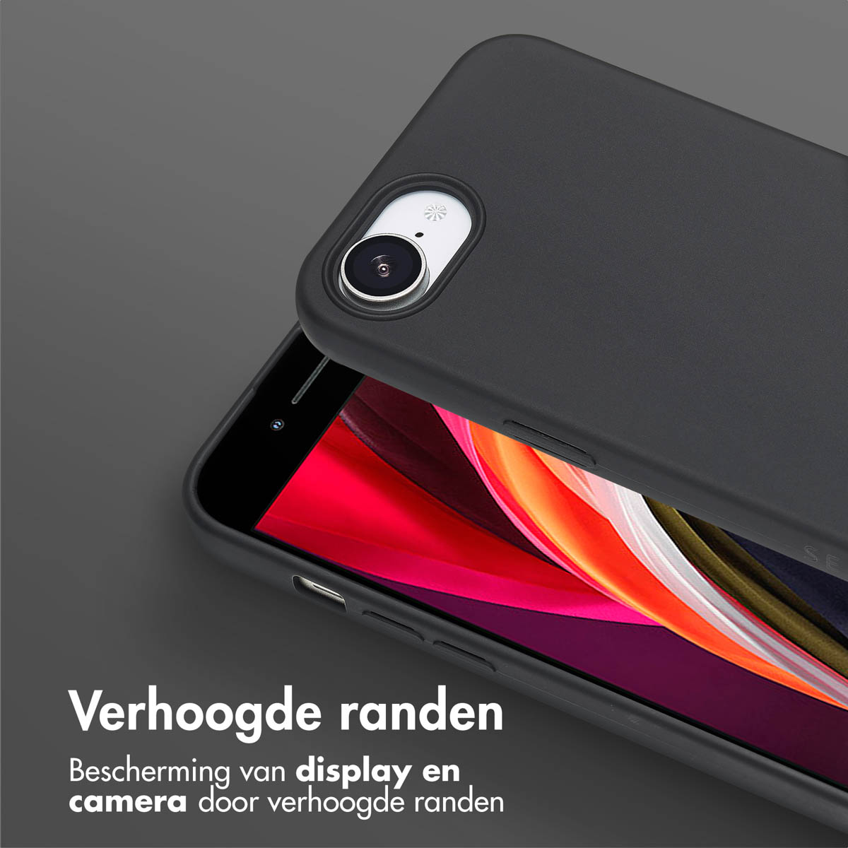 Zwarte telefoonhoes met cameralens. De hoes ligt op een donkergrijze ondergrond.