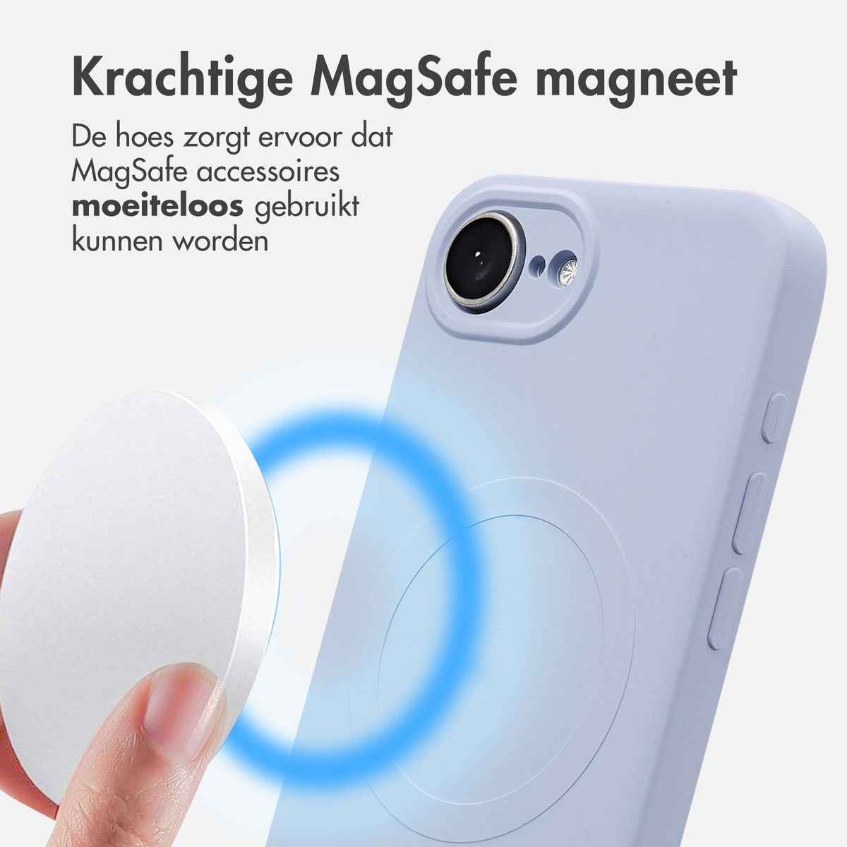 Un chargeur MagSafe circulaire blanc est tenu près d'une coque de téléphone violet clair. Un anneau bleu montre la connexion magnétique.