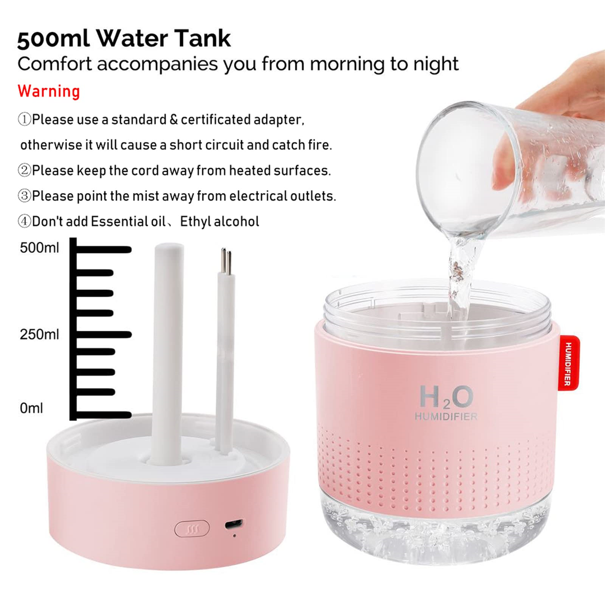 Ein rosa Luftbefeuchter, dessen Wassertank von einer Hand aus einem Glaskrug gefüllt wird.