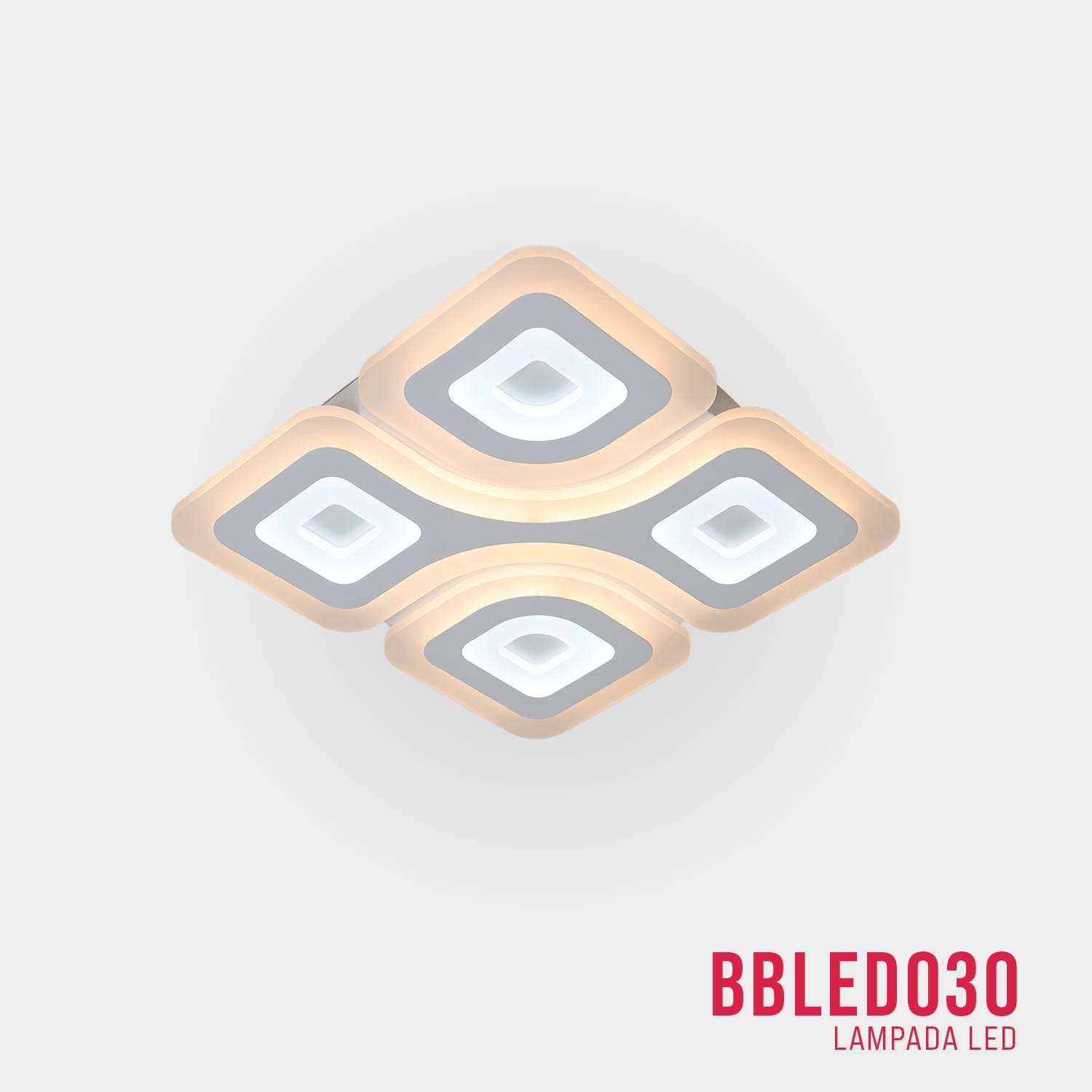 Plafoniera moderna con quattro lampade quadrate. Sfondo bianco e testo BBL030.