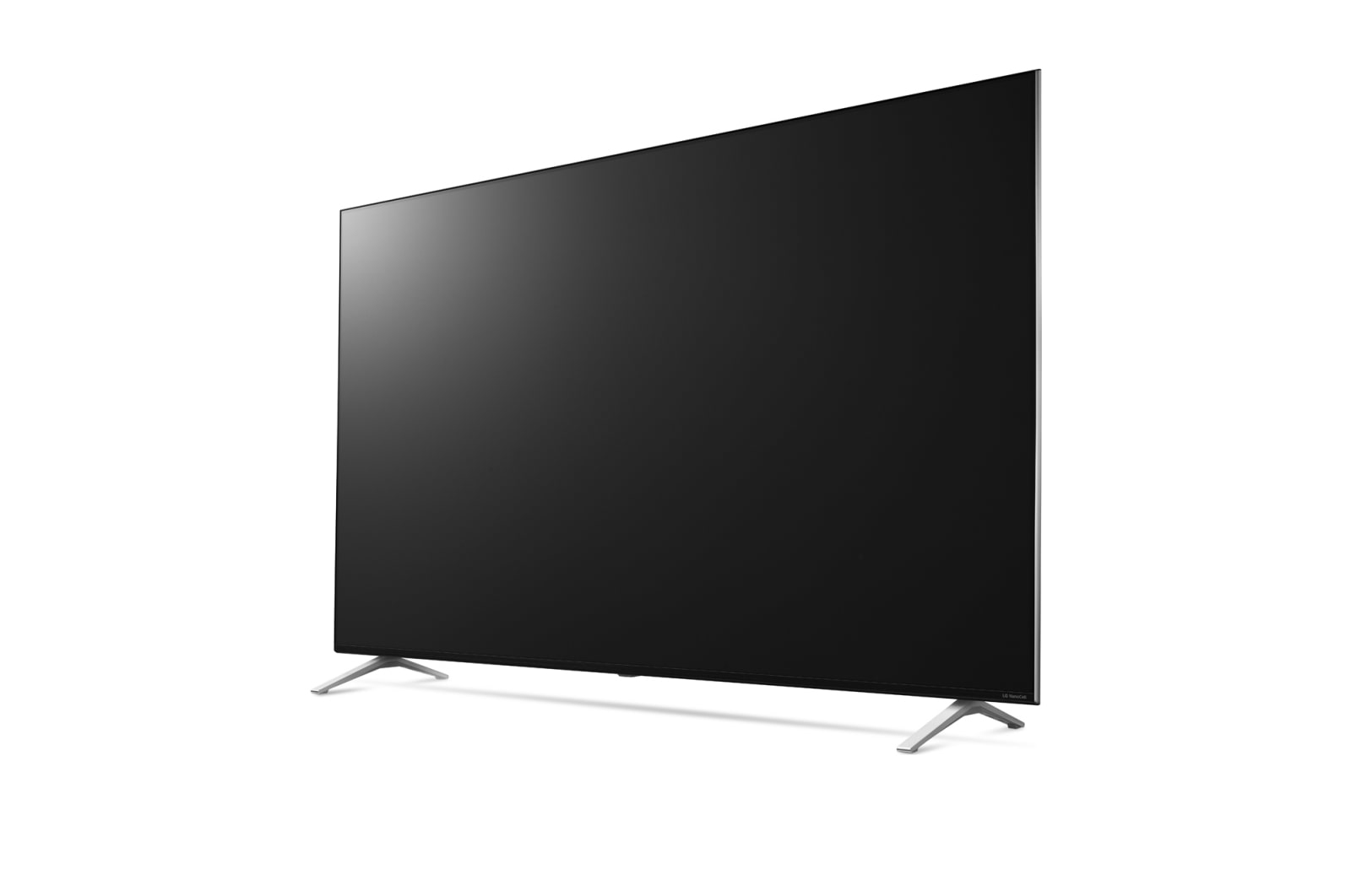 Grande TV su supporto, vista angolata, sfondo bianco.
