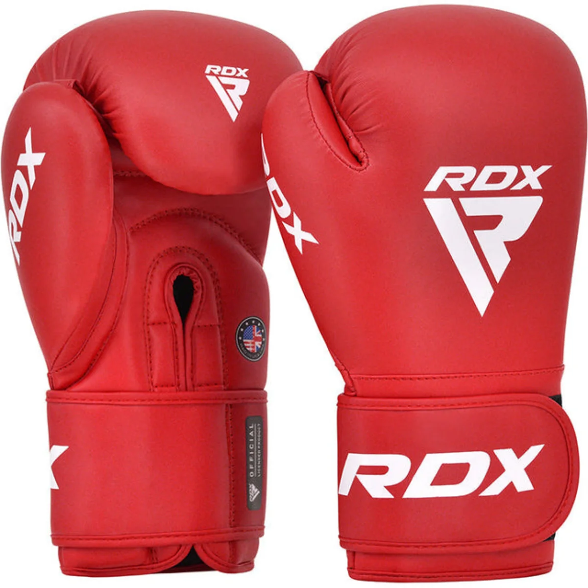 Paire de gants de boxe RDX rouges, avec logo RDX en blanc. Comprend un écusson du drapeau américain.
