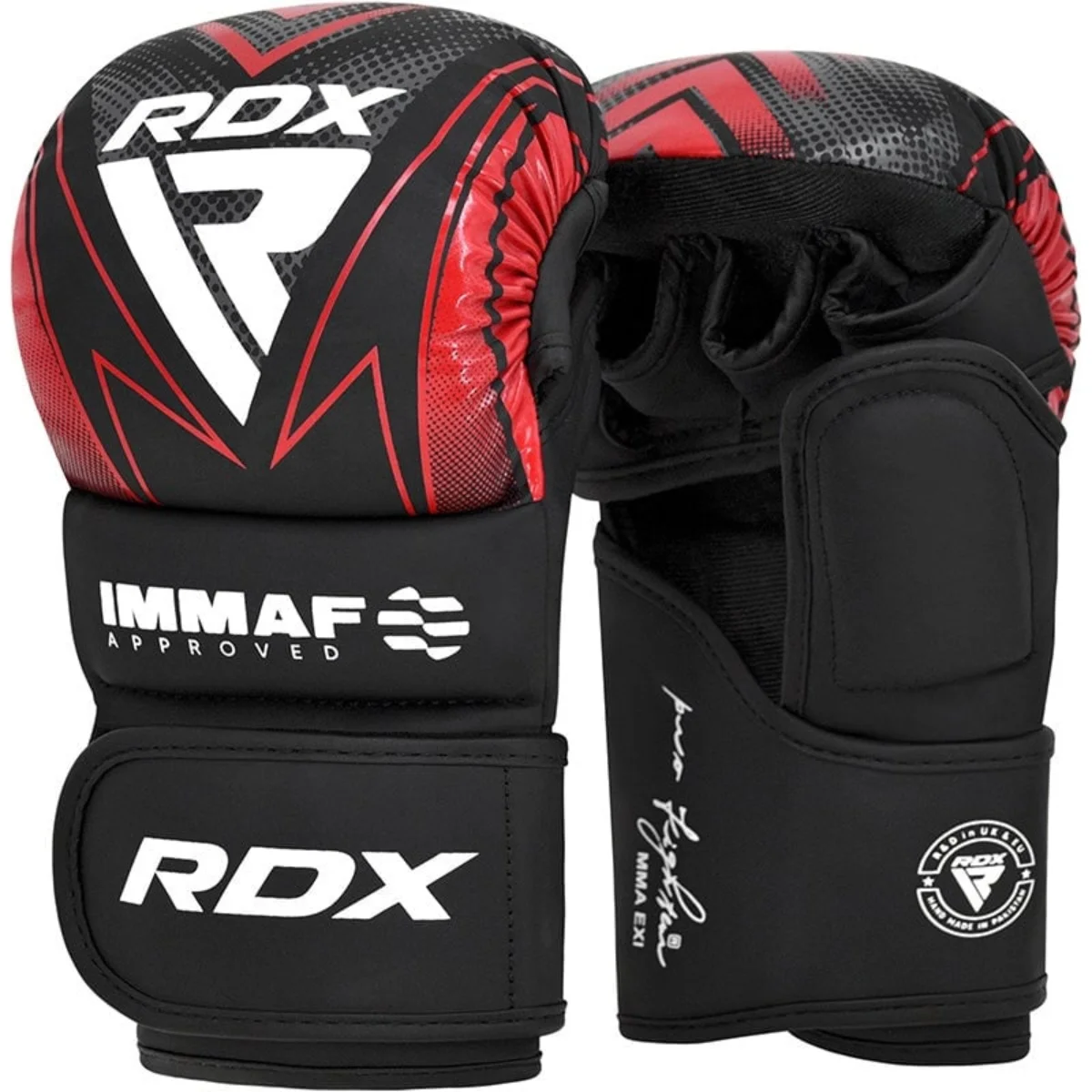 Une paire de gants de MMA noirs et rouges avec les logos RDX et IMMFA.