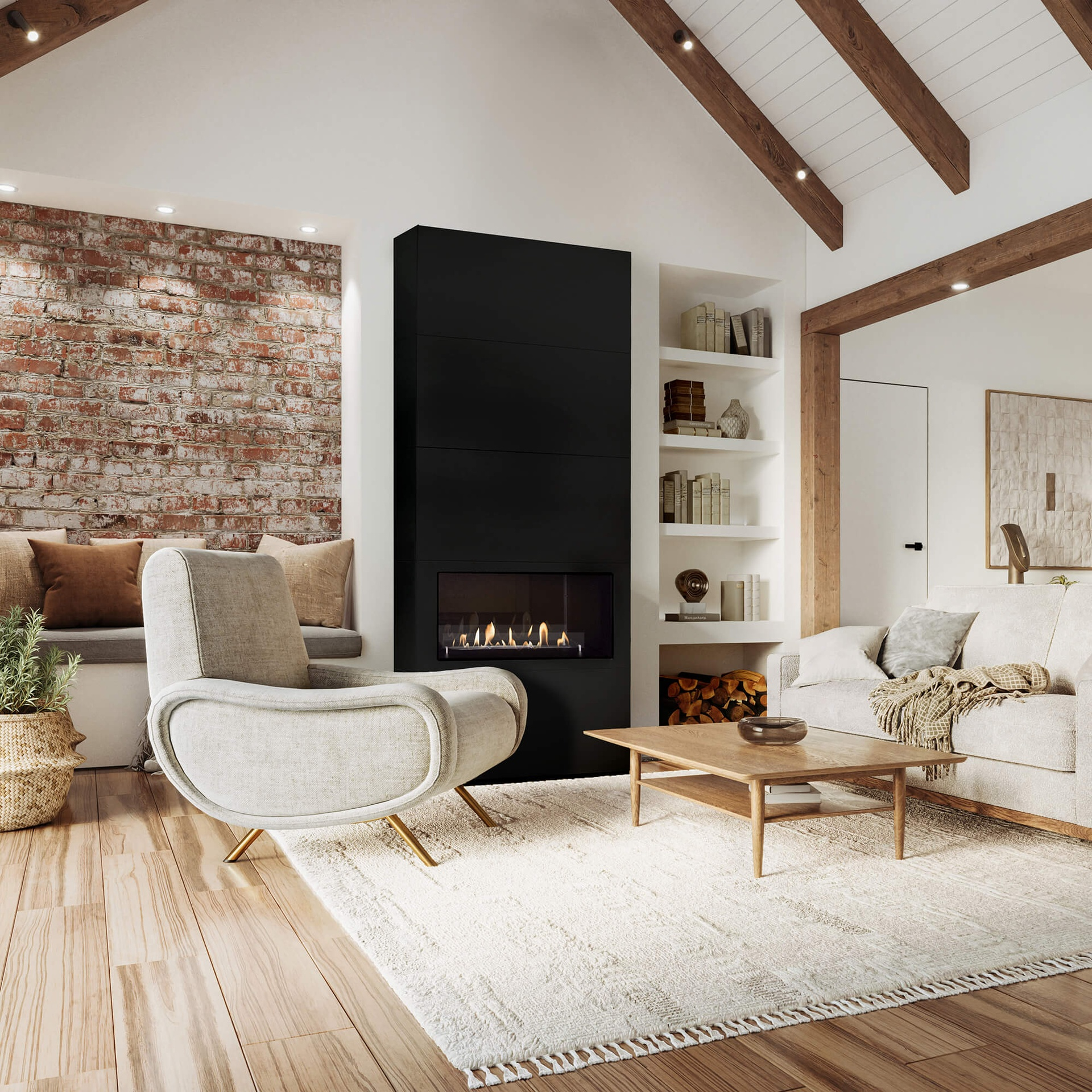 Een moderne woonkamer met een open haard, een fauteuil en een bank. Een bakstenen muur en houten balken zijn ook zichtbaar.