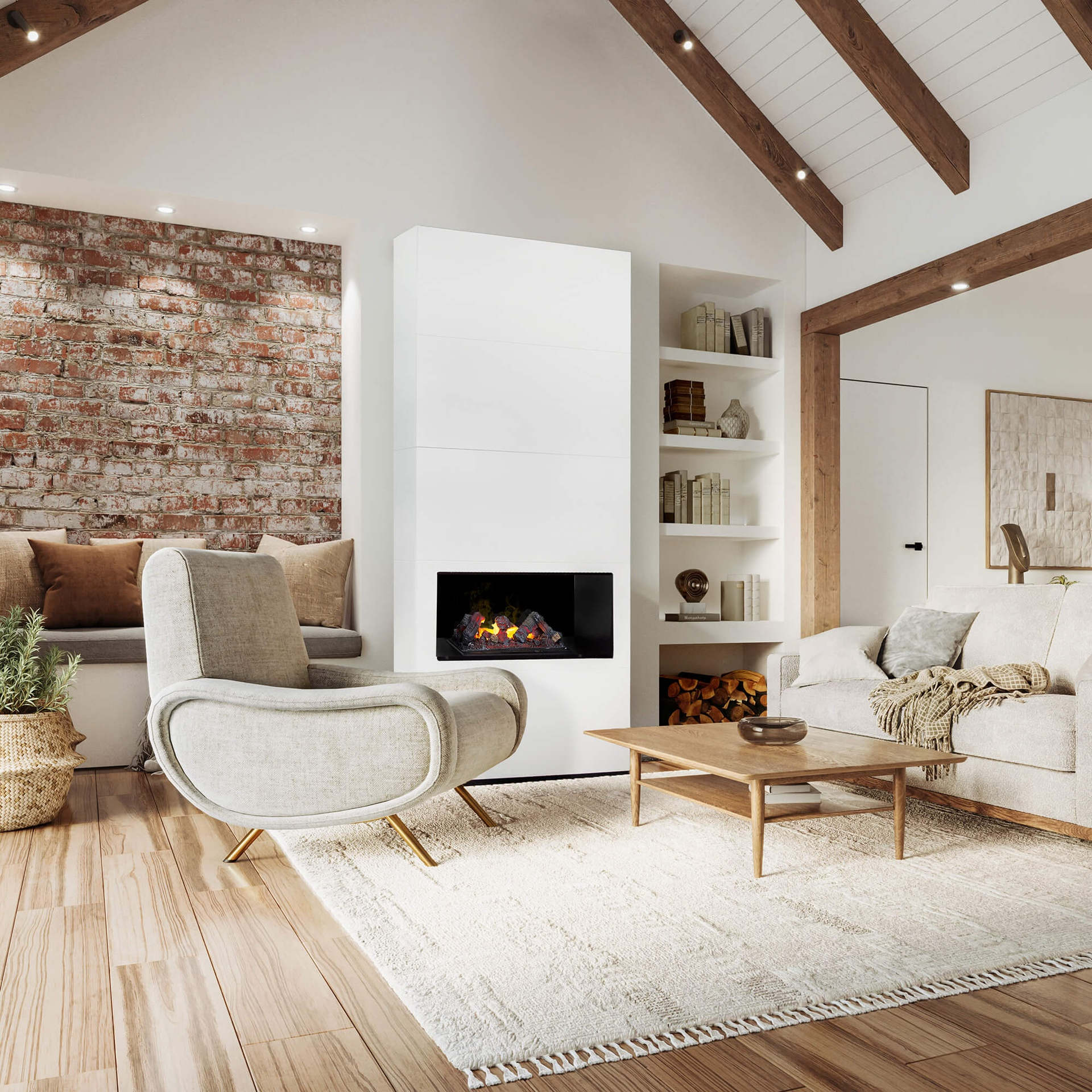 Woonkamer met bakstenen muur, witte open haard, fauteuil en houten balken. Een tapijt en een bank staan op de achtergrond.