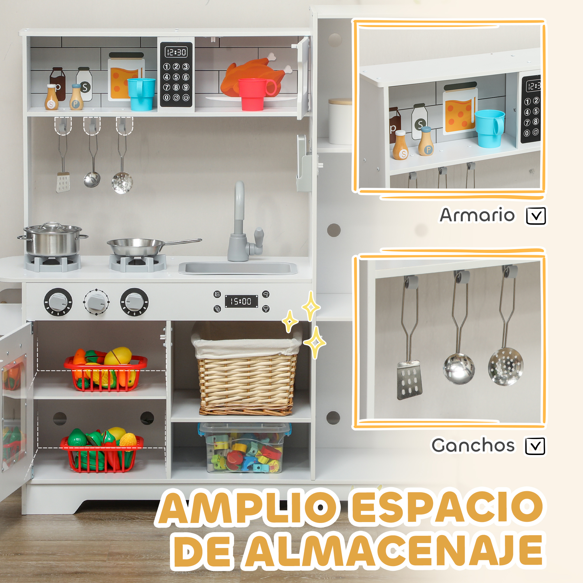 Cocina de juguete con microondas, estufa y almacenamiento con algunos juguetes.