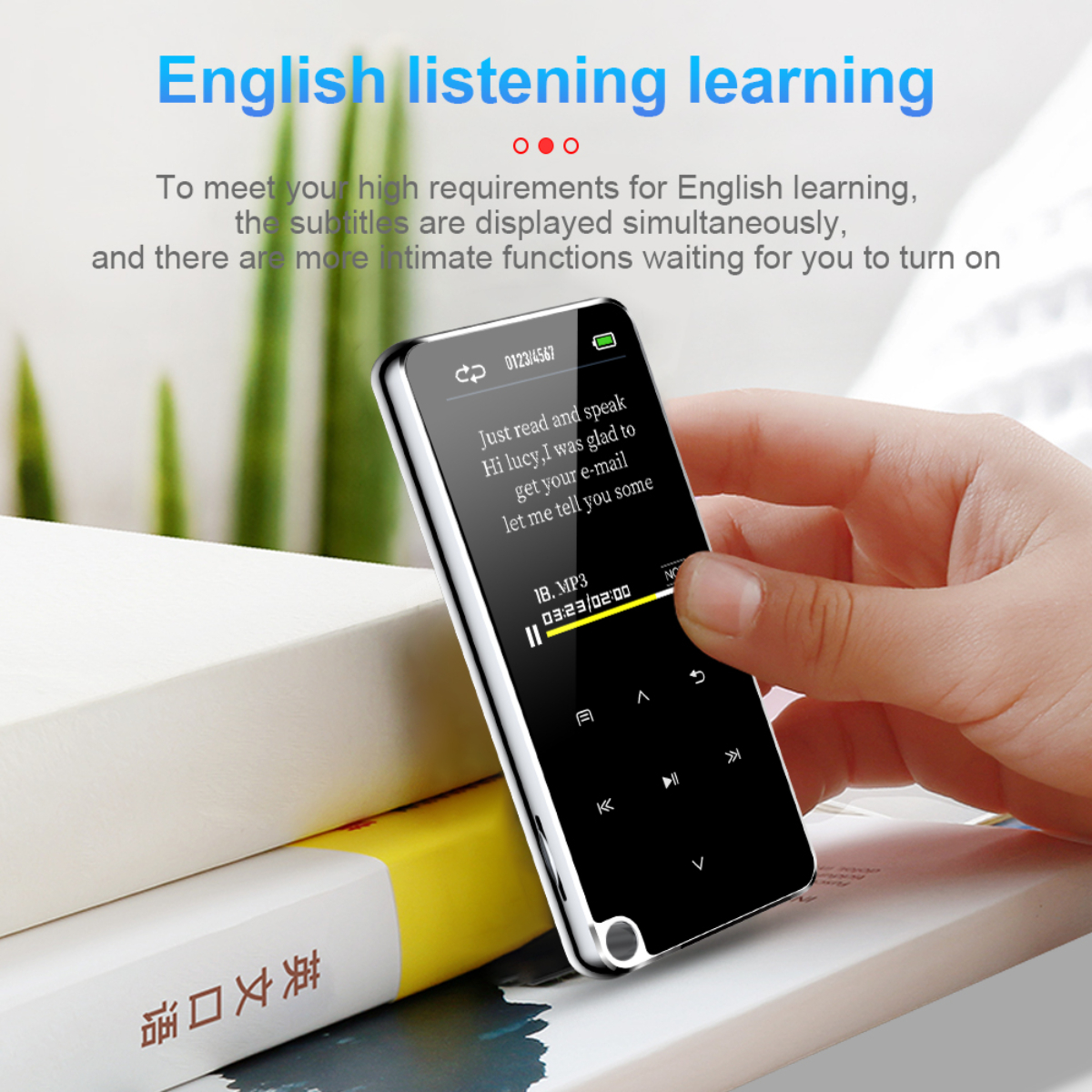 Eine Hand hält einen kleinen schwarzen Mediaplayer mit Text. Text lautet: Englisch lernen.