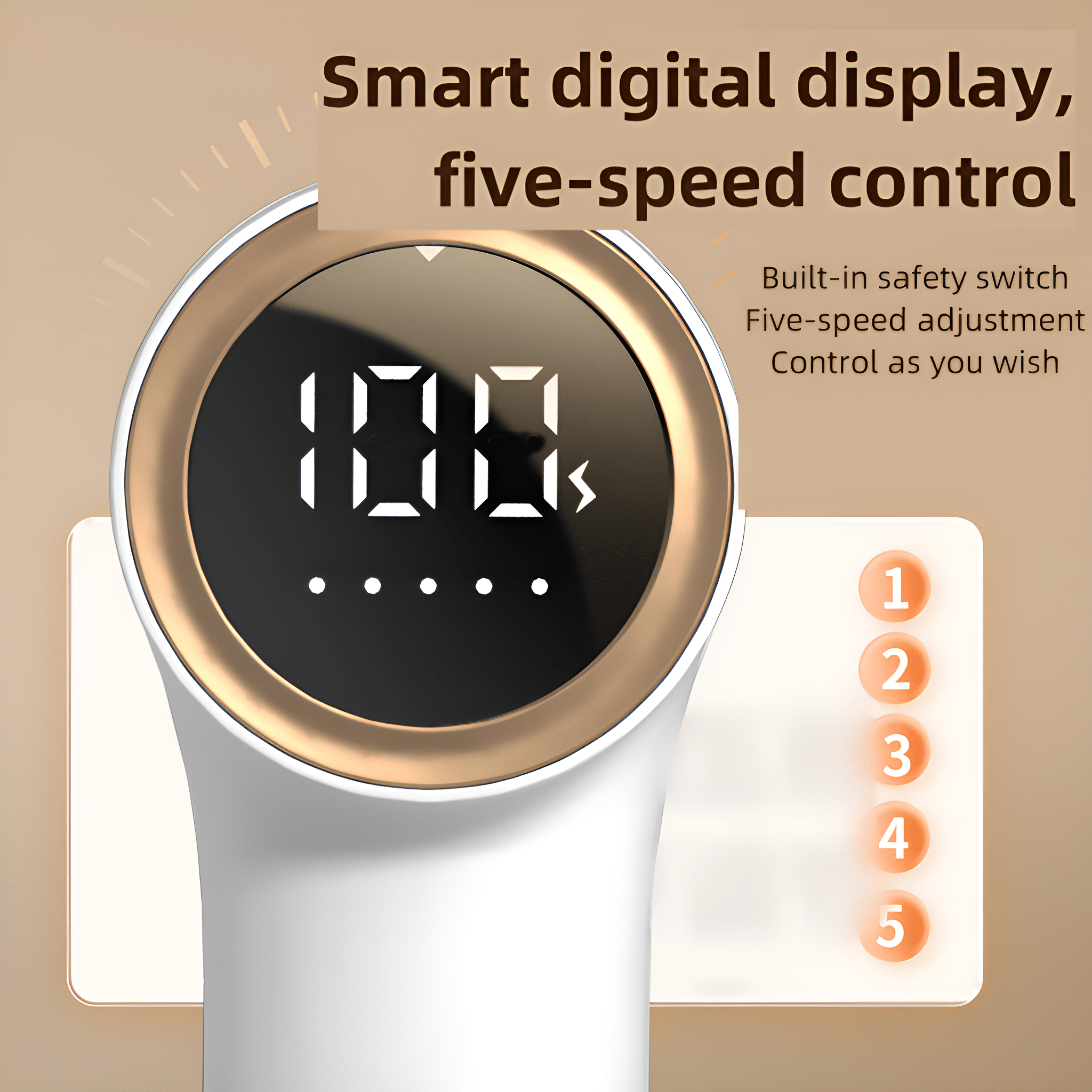 Ein digitales Display mit der Zahl 100. Das Gerät ist weiß und gold, mit nummerierten Tasten.