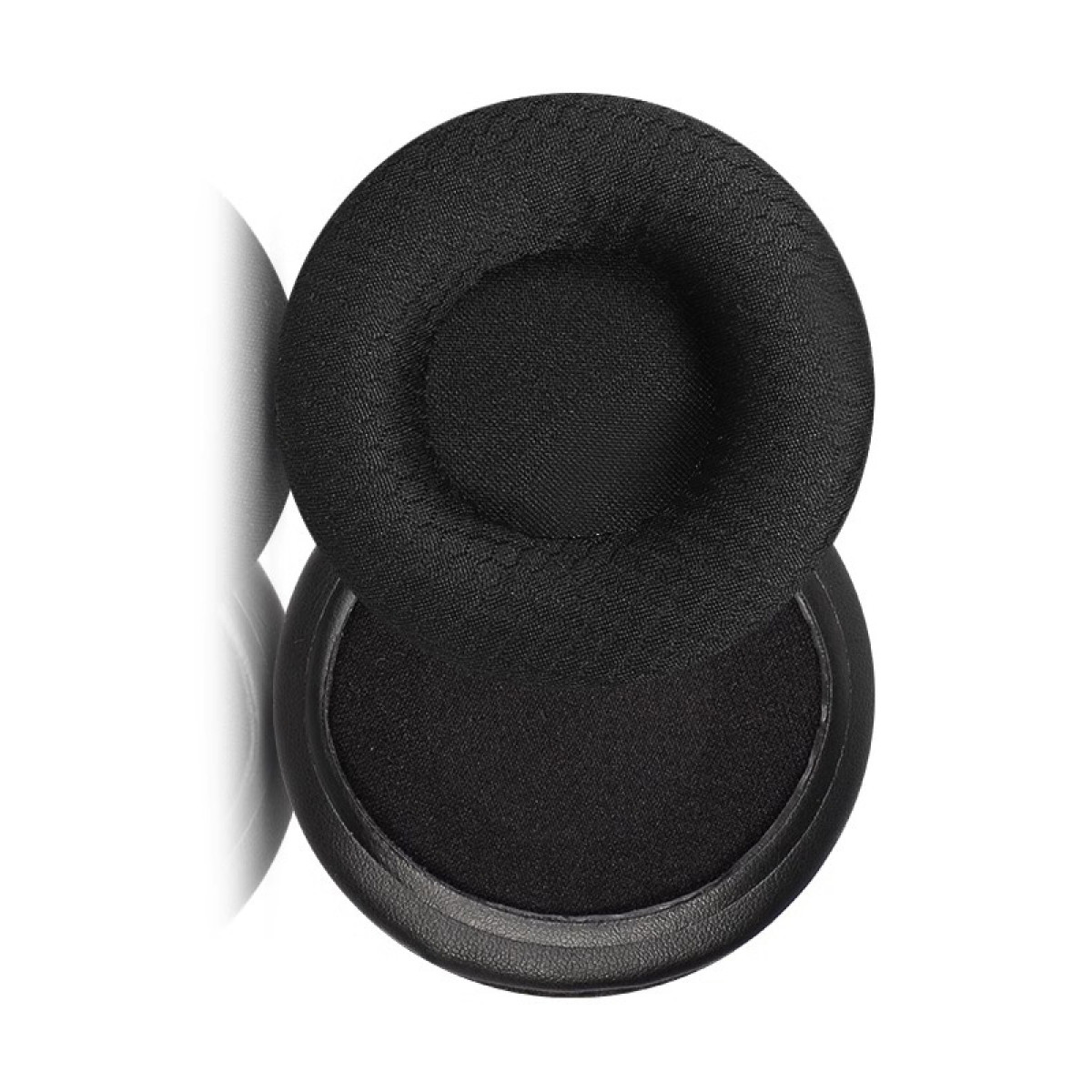 Dwie czarne poduszki na uszy do słuchawek. Górna jest okrągła, a dolna owalna.