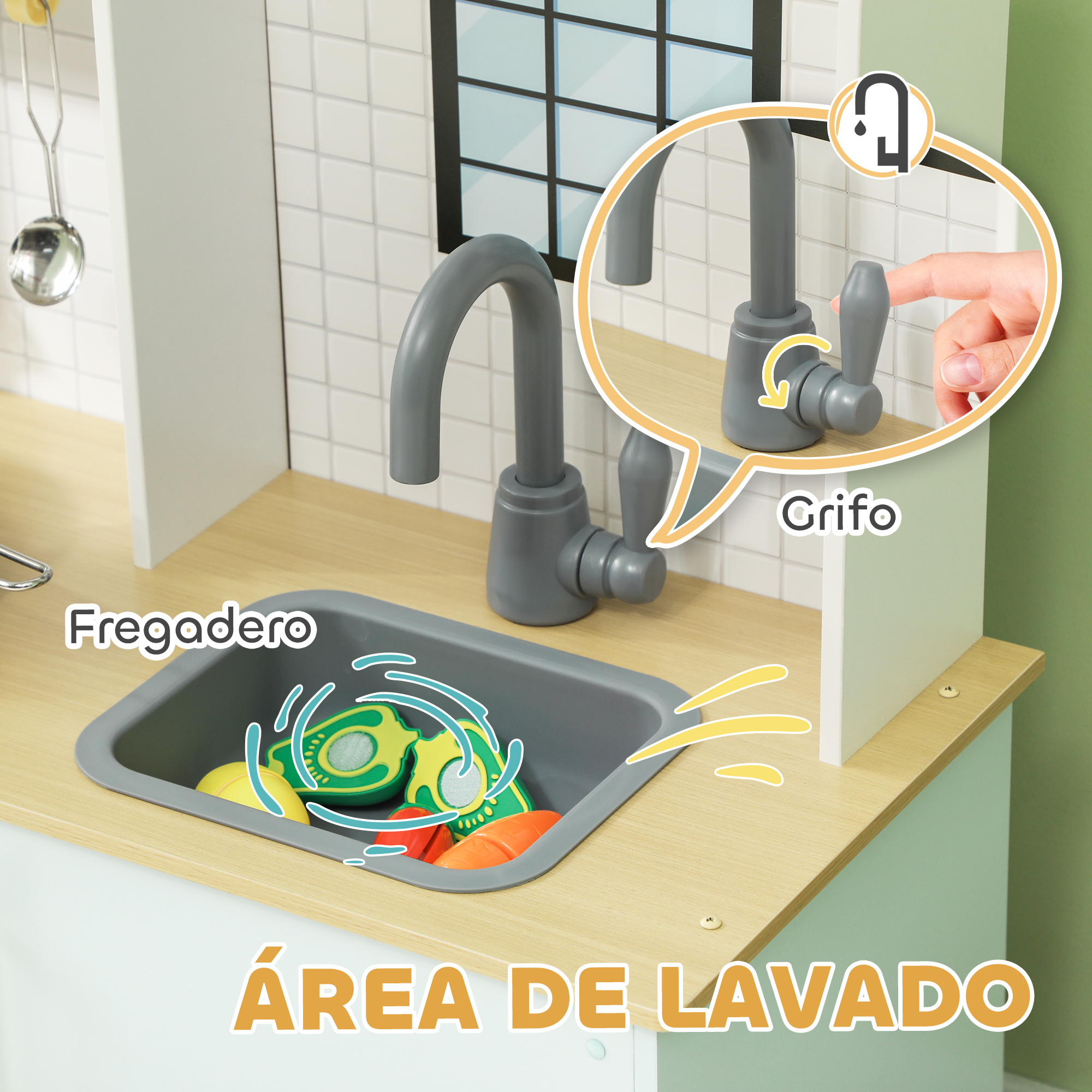 Primer plano de un fregadero de cocina de juguete con agua corriente y comida de juguete.