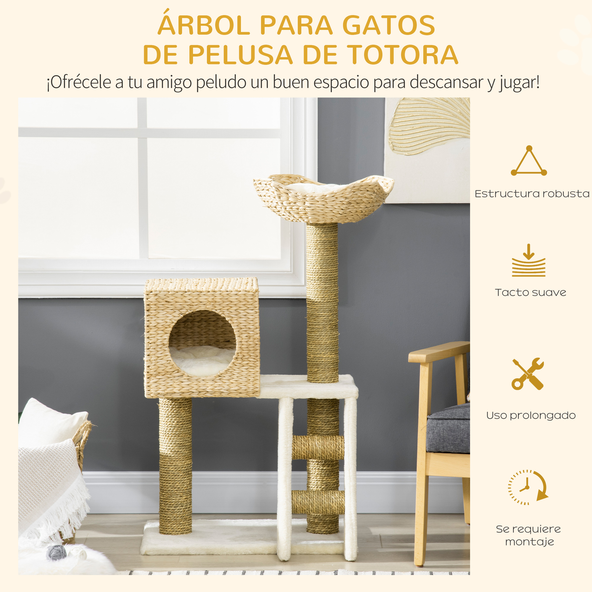 Árbol para gatos de madera y cuerda. Tiene una cama, un cubo y un rascador.