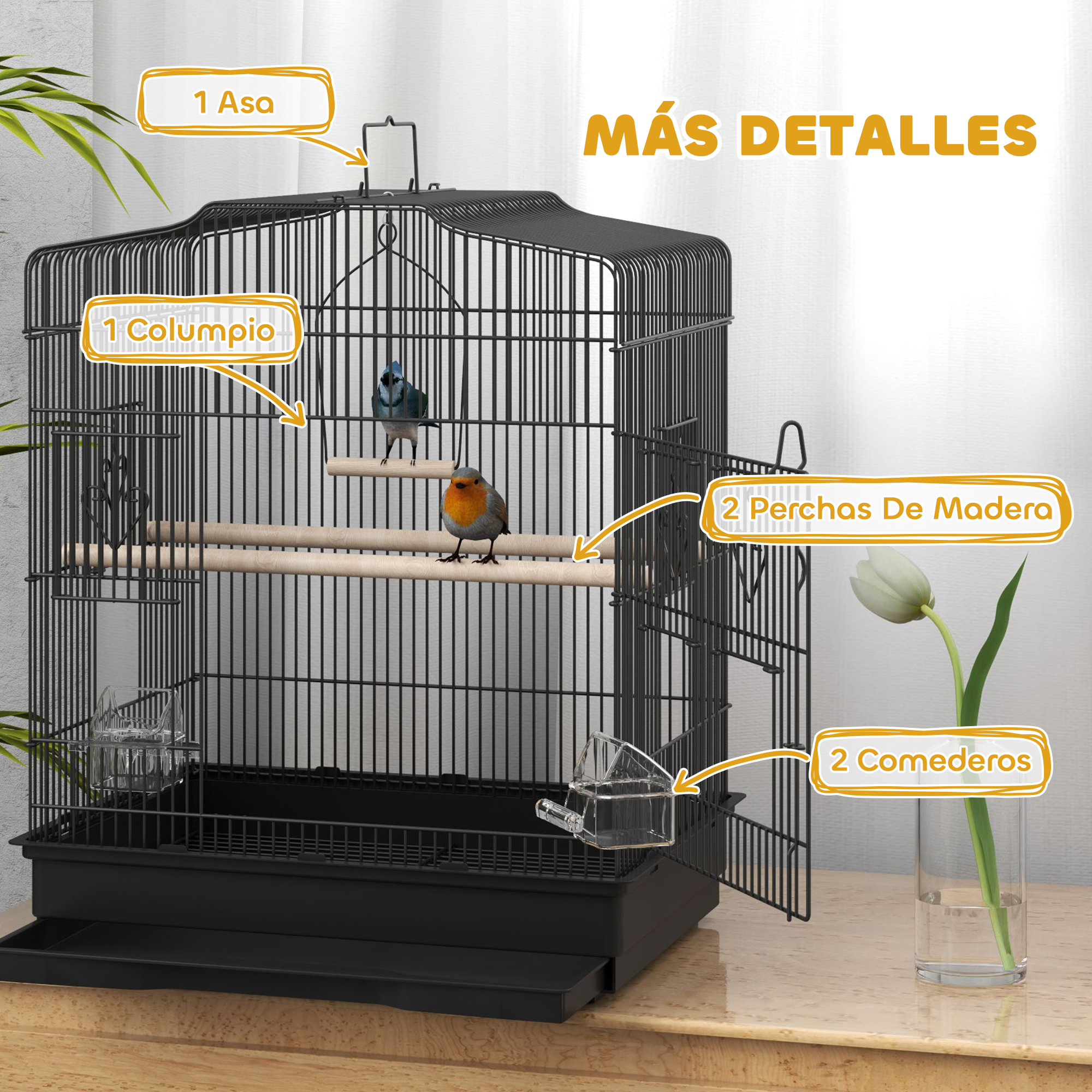 Una jaula negra con dos pájaros, dos perchas de madera y dos comederos. También hay una flor en un jarrón.