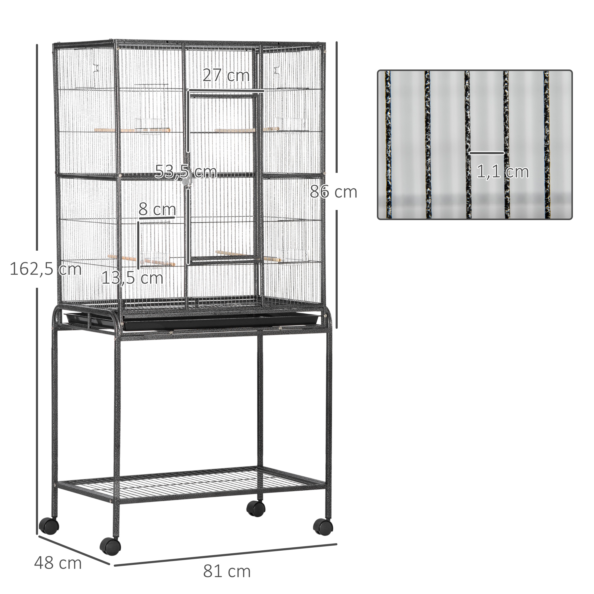 Jaula alta de metal para pájaros con múltiples niveles, estantes y una bandeja, con etiquetas de dimensiones.