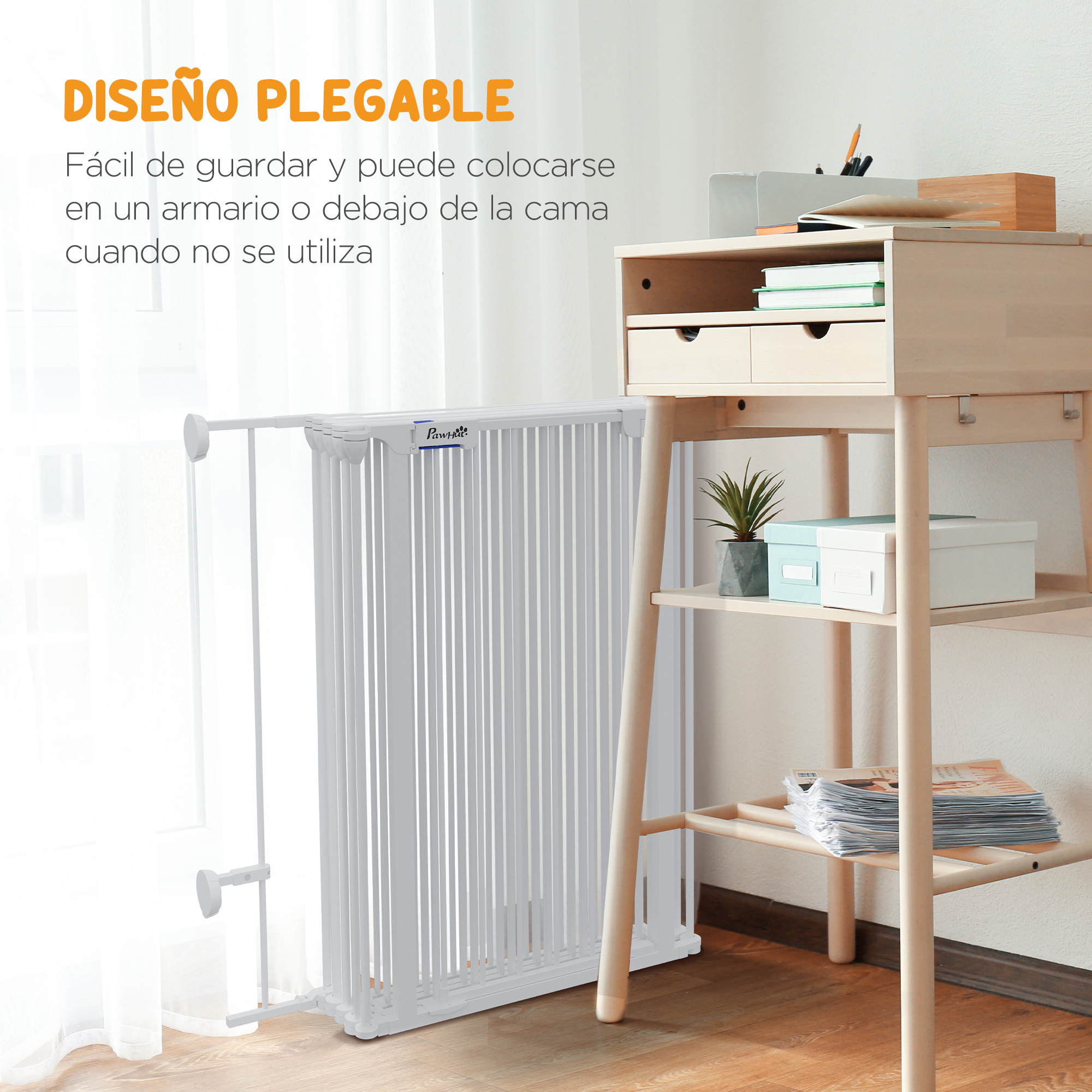 Barrera de seguridad blanca para bebés contra una ventana. Una mesita auxiliar de madera está a la derecha, con una planta pequeña.