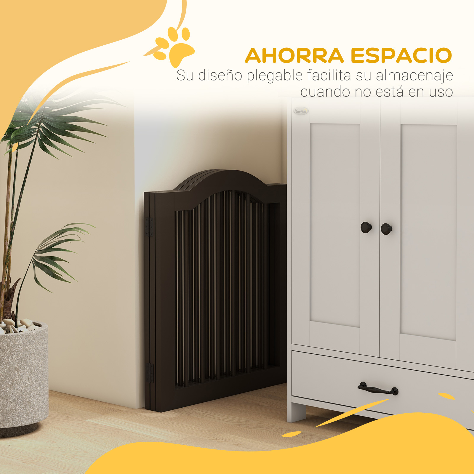Una puerta para mascotas plegada contra una pared. Es de color marrón oscuro y está junto a un armario blanco. Planta en la esquina.
