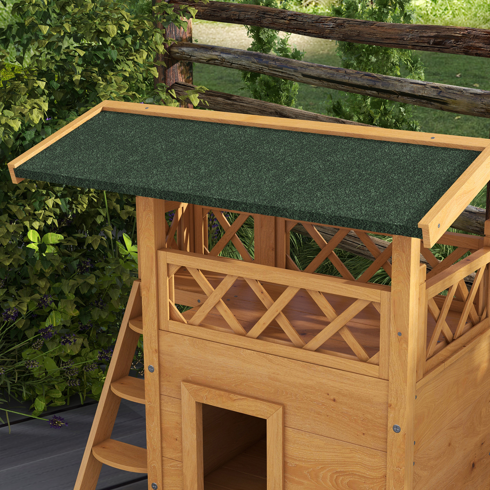 Una casa para perros de madera con un techo verde y una pequeña escalera, en un entorno de jardín.