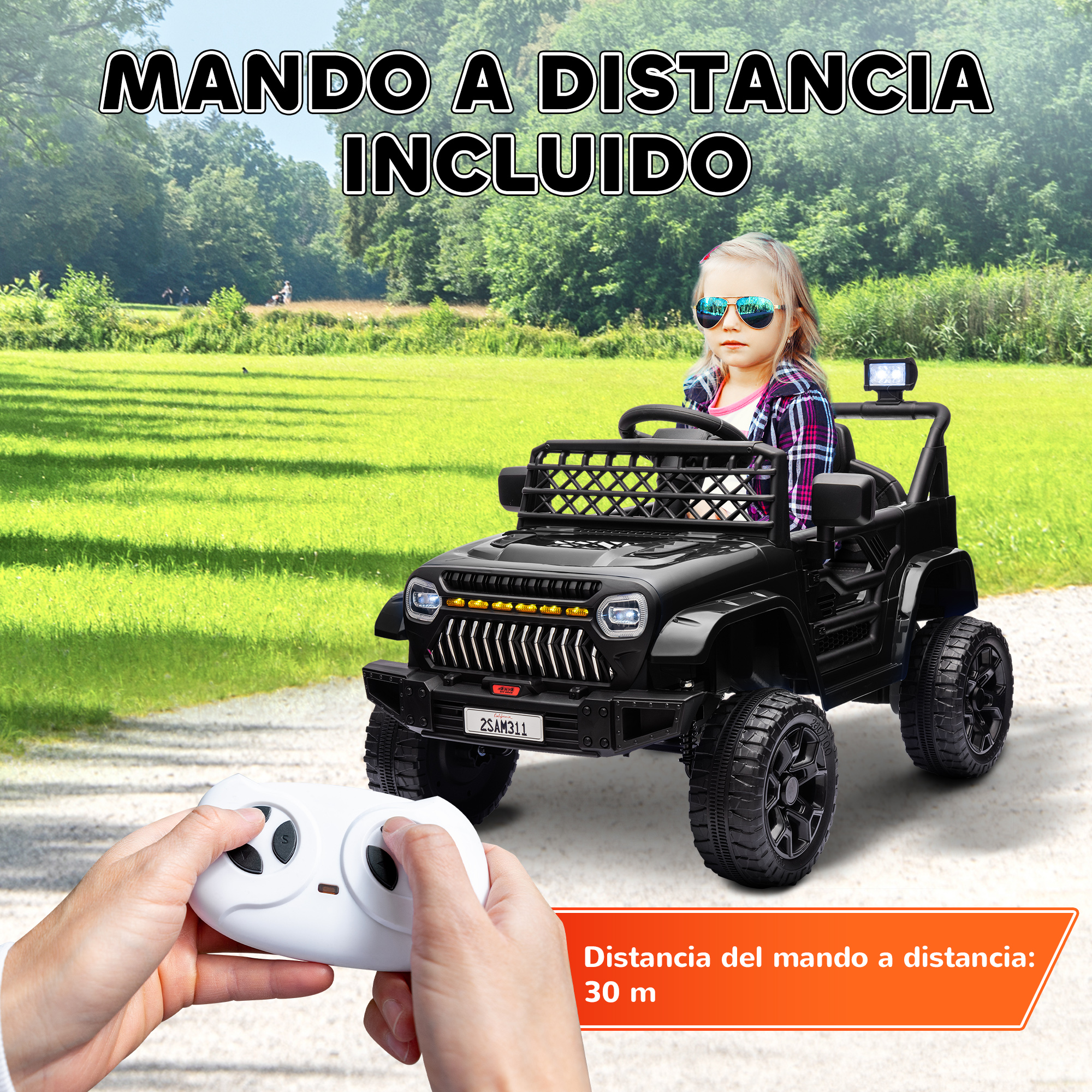 Una niña en un coche de juguete negro con un mando a distancia. El texto dice mando a distancia incluido.